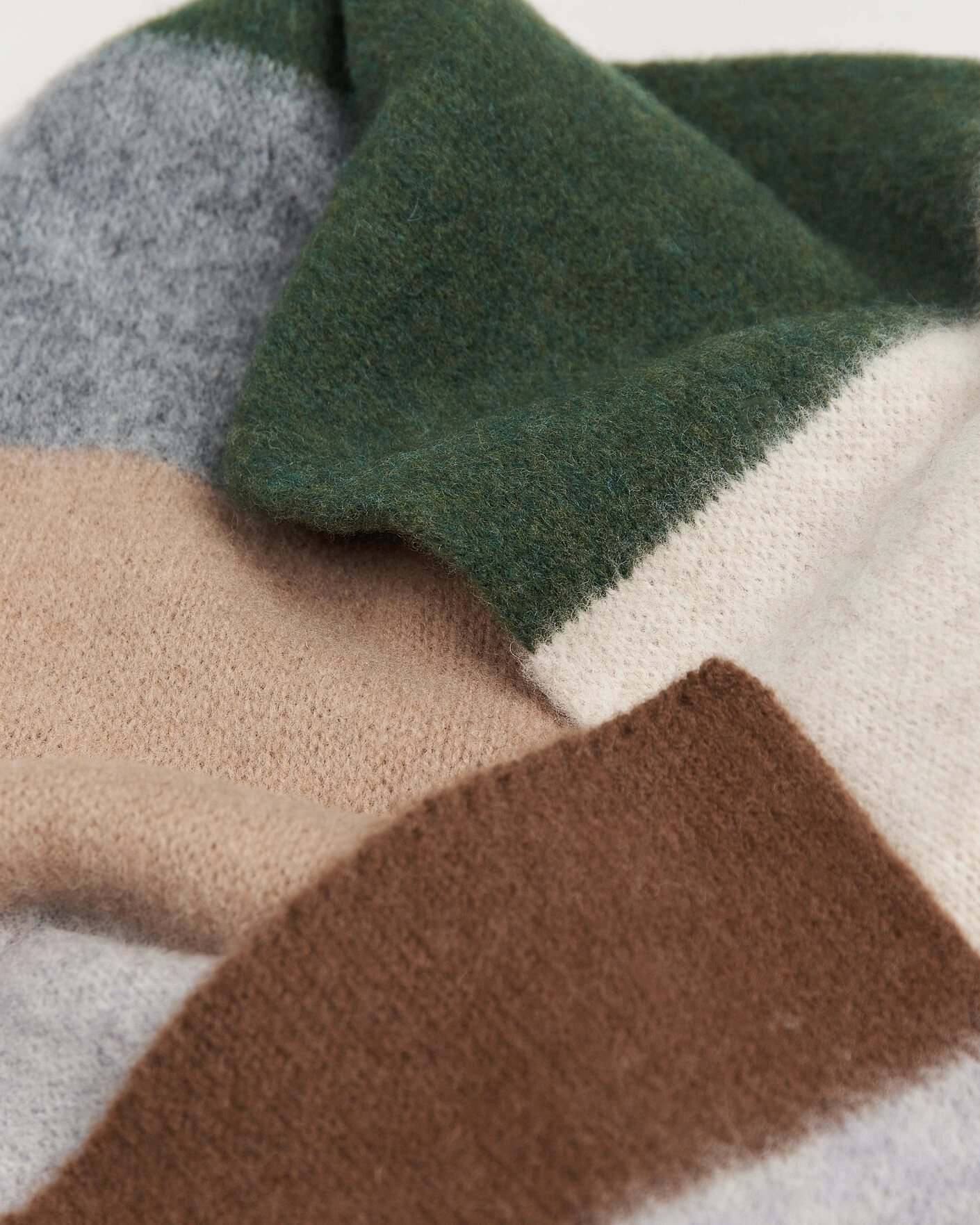 Herr | Halsdukar | Robert Mackie | Rona Ribbed Shaggy Lambswool Scarf Grey/Green/Beige Mix