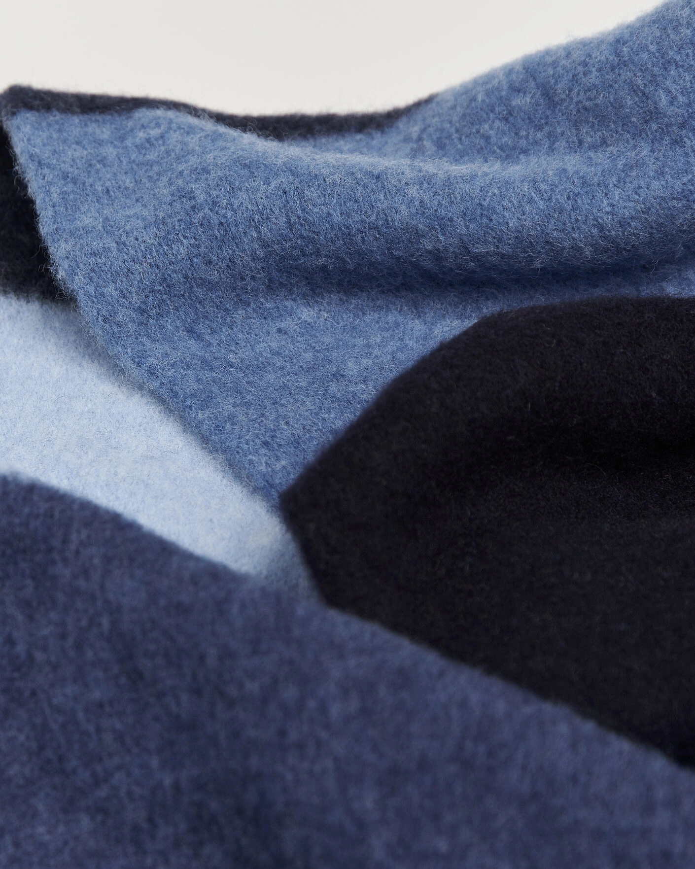 Herr | Halsdukar | Robert Mackie | Rona Ribbed Shaggy Lambswool Scarf Blue