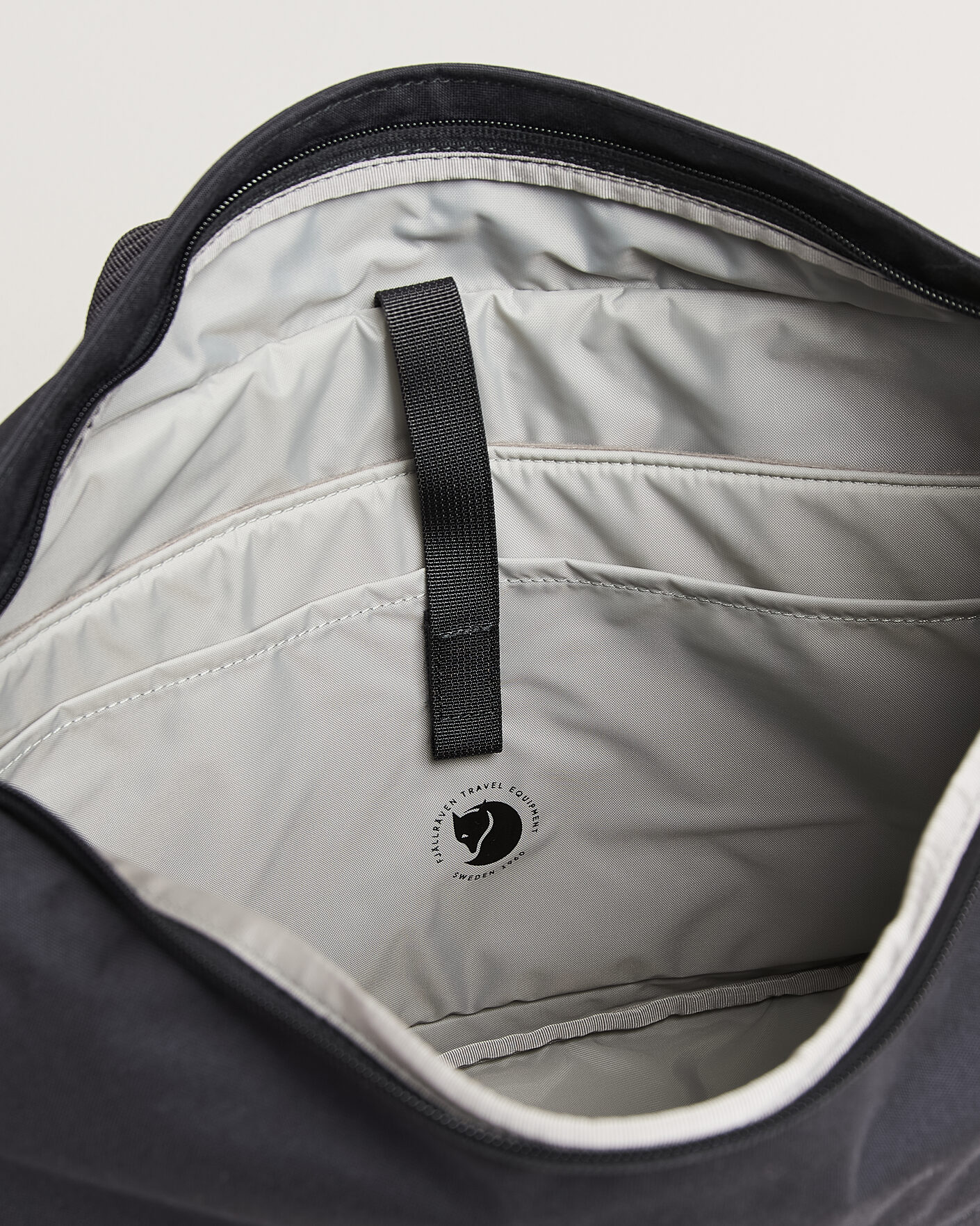 Herr | Väskor | Fjällräven | Färden Crossbody Coal Black