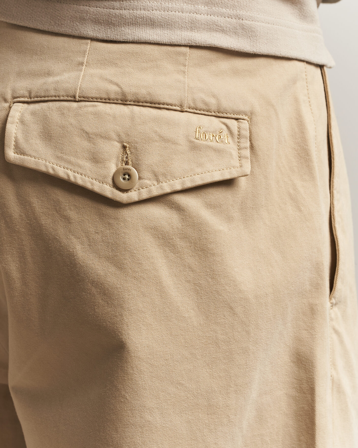 Herr | Byxor | Forét | Writer Relaxed Fit Pleated Pants Uniform Khaki