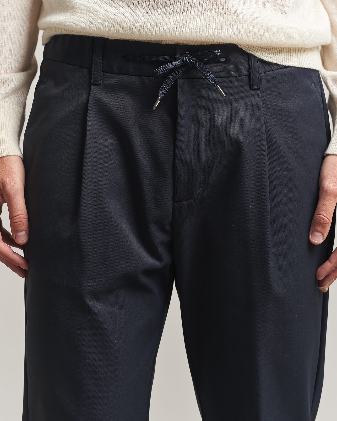 Herr | Byxor | Herno | Pleated Technical Cotton Trousers Navy