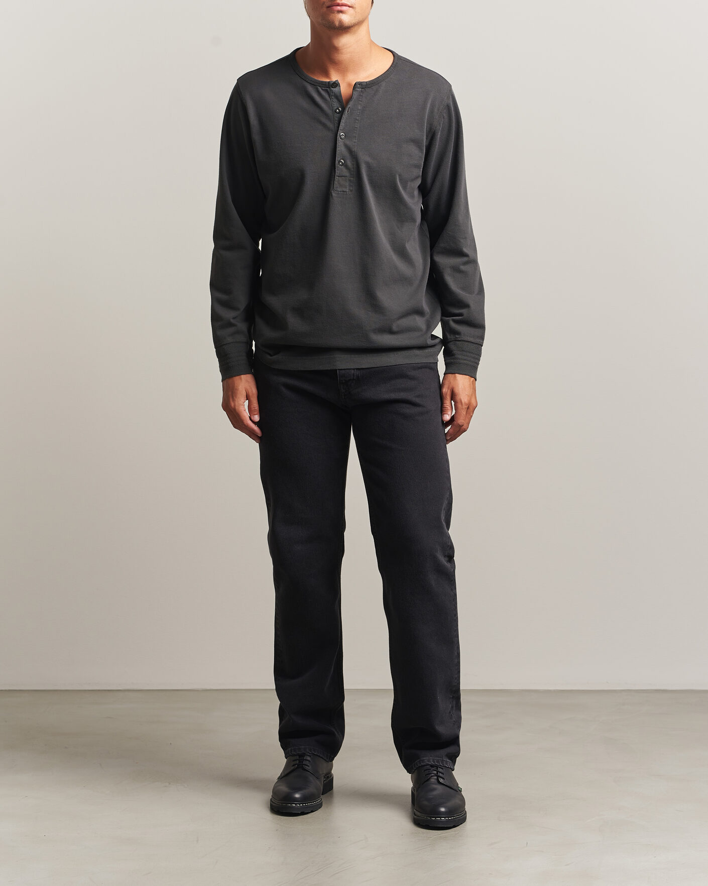Herr | Tröjor | Nudie Jeans | Long Sleeved Henley Antracite