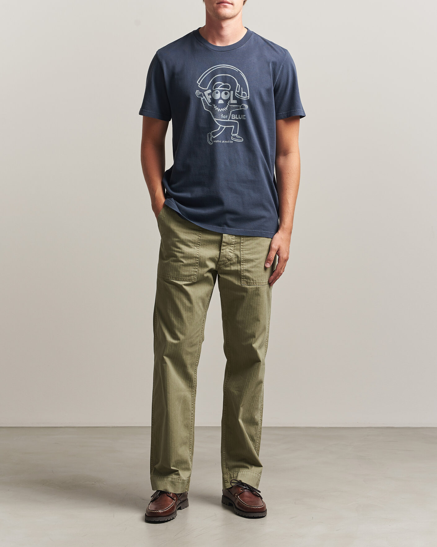 Herr | T-Shirts | Nudie Jeans | Roy Jeanjuggler T-Shirt Dark Blue