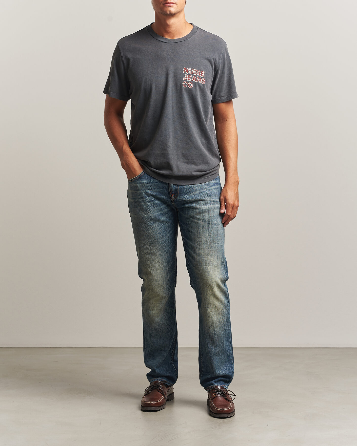 Herr | T-Shirts | Nudie Jeans | Roy Life Tracks T-Shirt Antracite