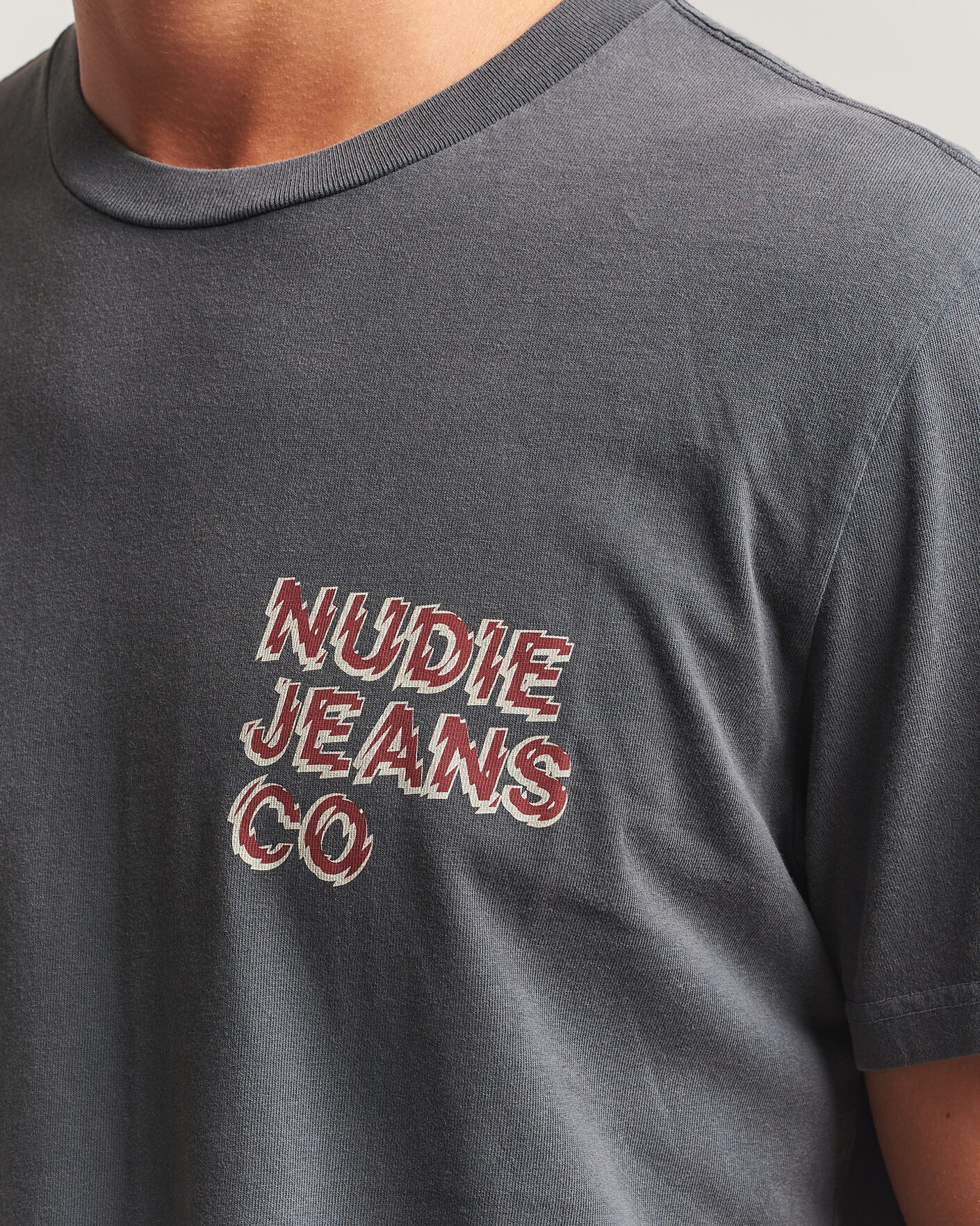Herr | T-Shirts | Nudie Jeans | Roy Life Tracks T-Shirt Antracite