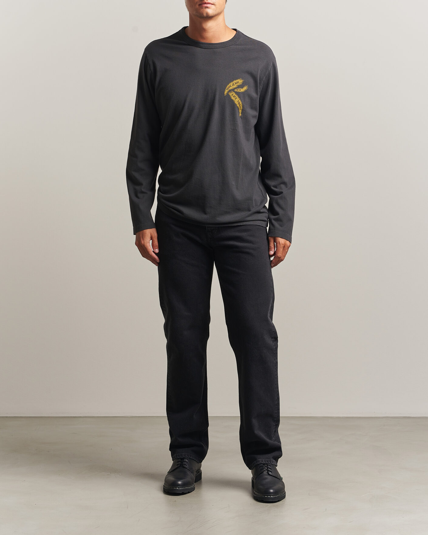 Herr | T-Shirts | Nudie Jeans | Rudi Life Tracks II Long Sleeved T-Shirt Antracite