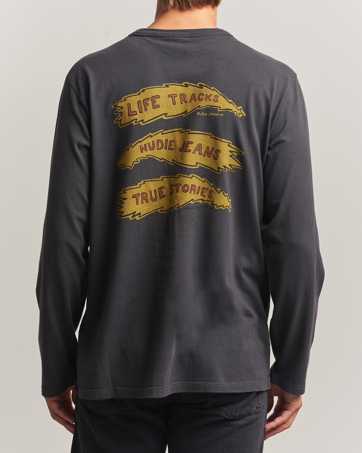 Herr | T-Shirts | Nudie Jeans | Rudi Life Tracks II Long Sleeved T-Shirt Antracite