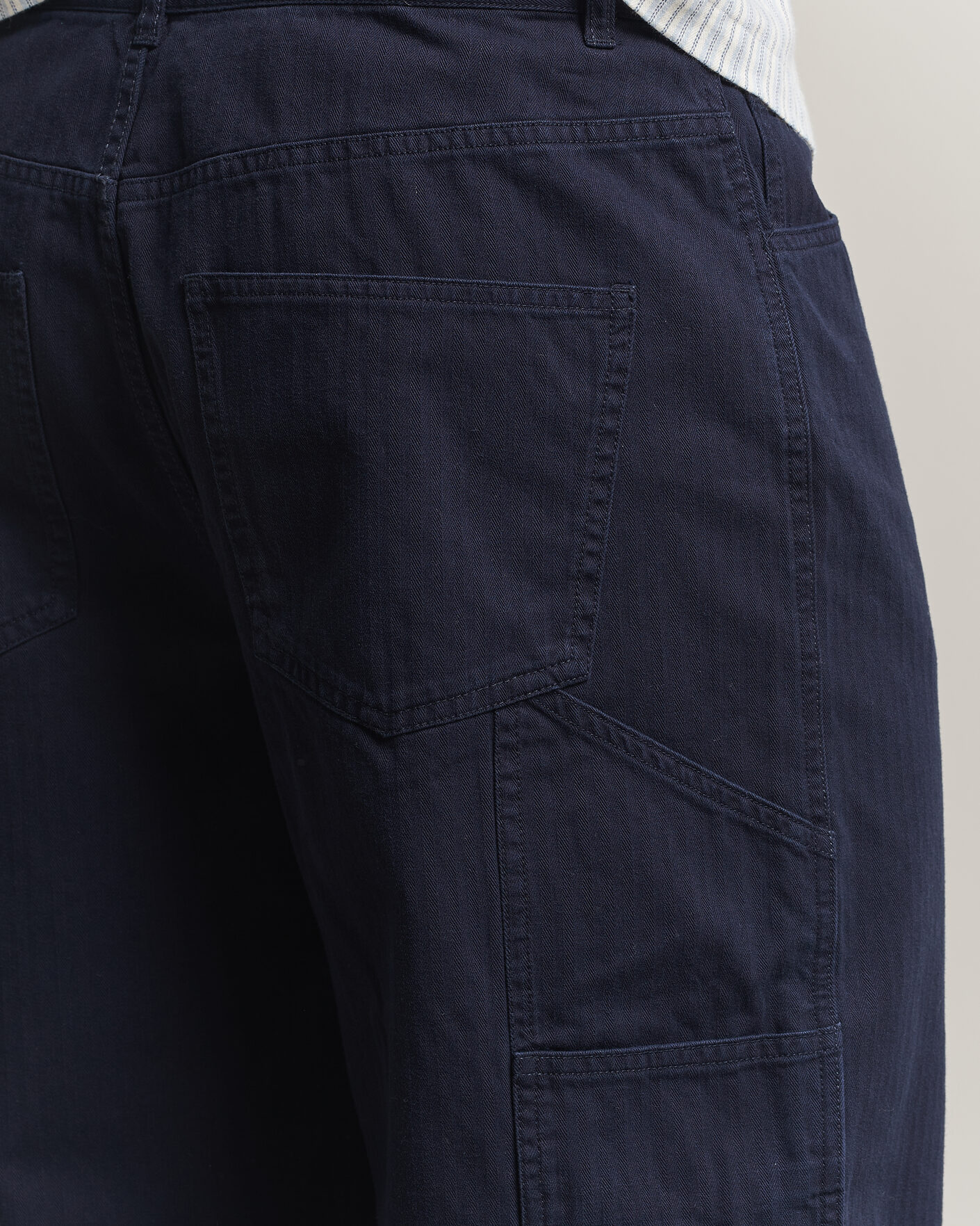 Herr | Byxor | LES DEUX | Roi Carpenter Herringbone Pants Dark Navy