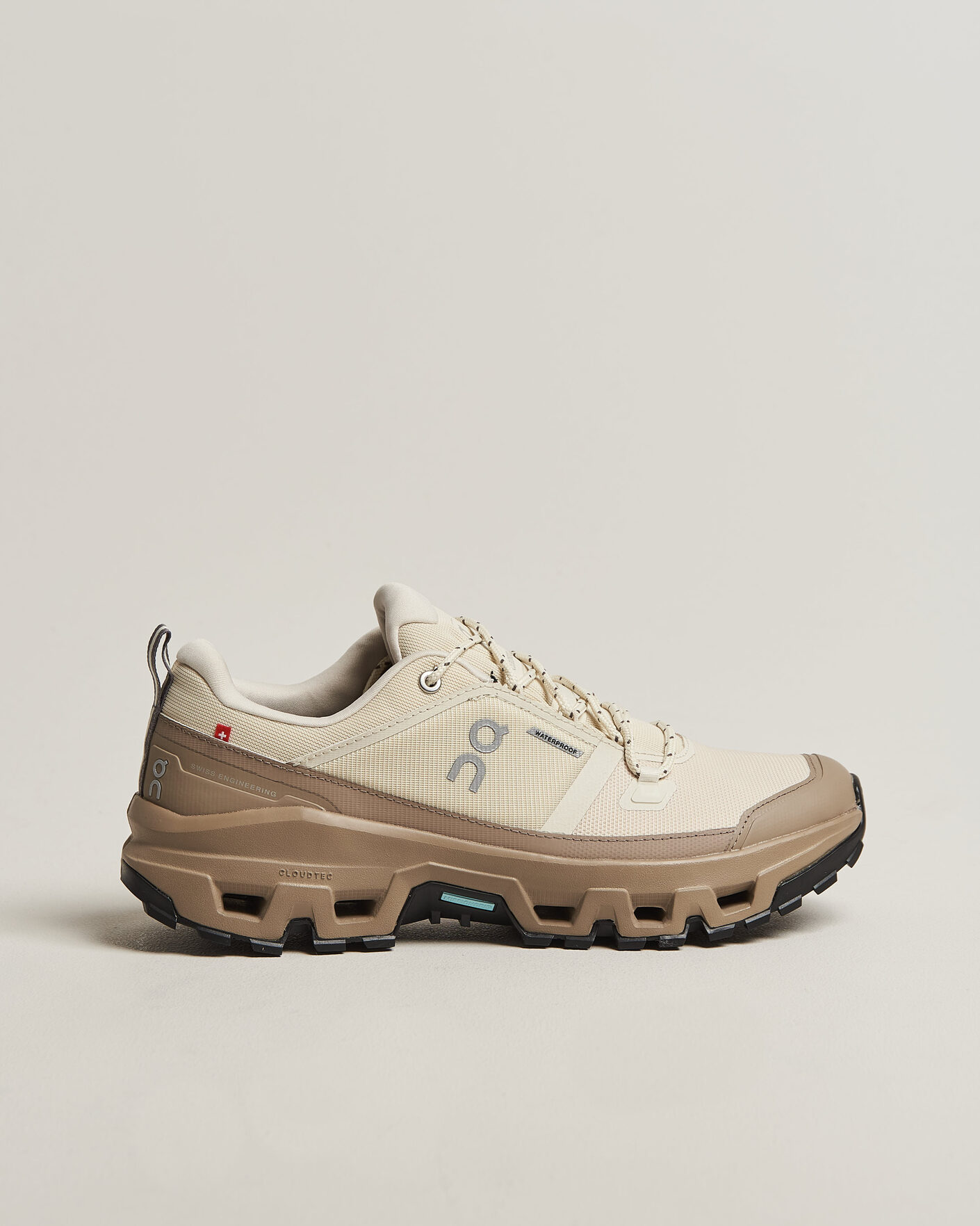Herr | Trail Sneakers | On | Cloudrock Low Waterproof Grain/Soba