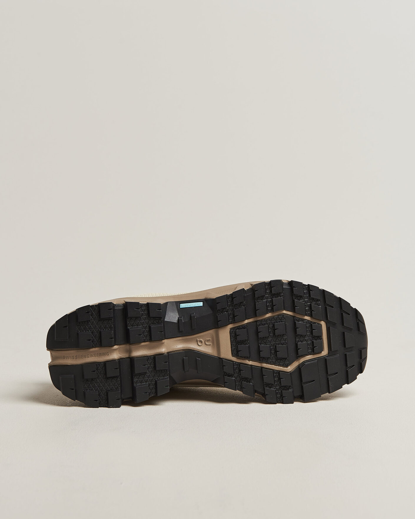 Herr | Trail Sneakers | On | Cloudrock Low Waterproof Grain/Soba