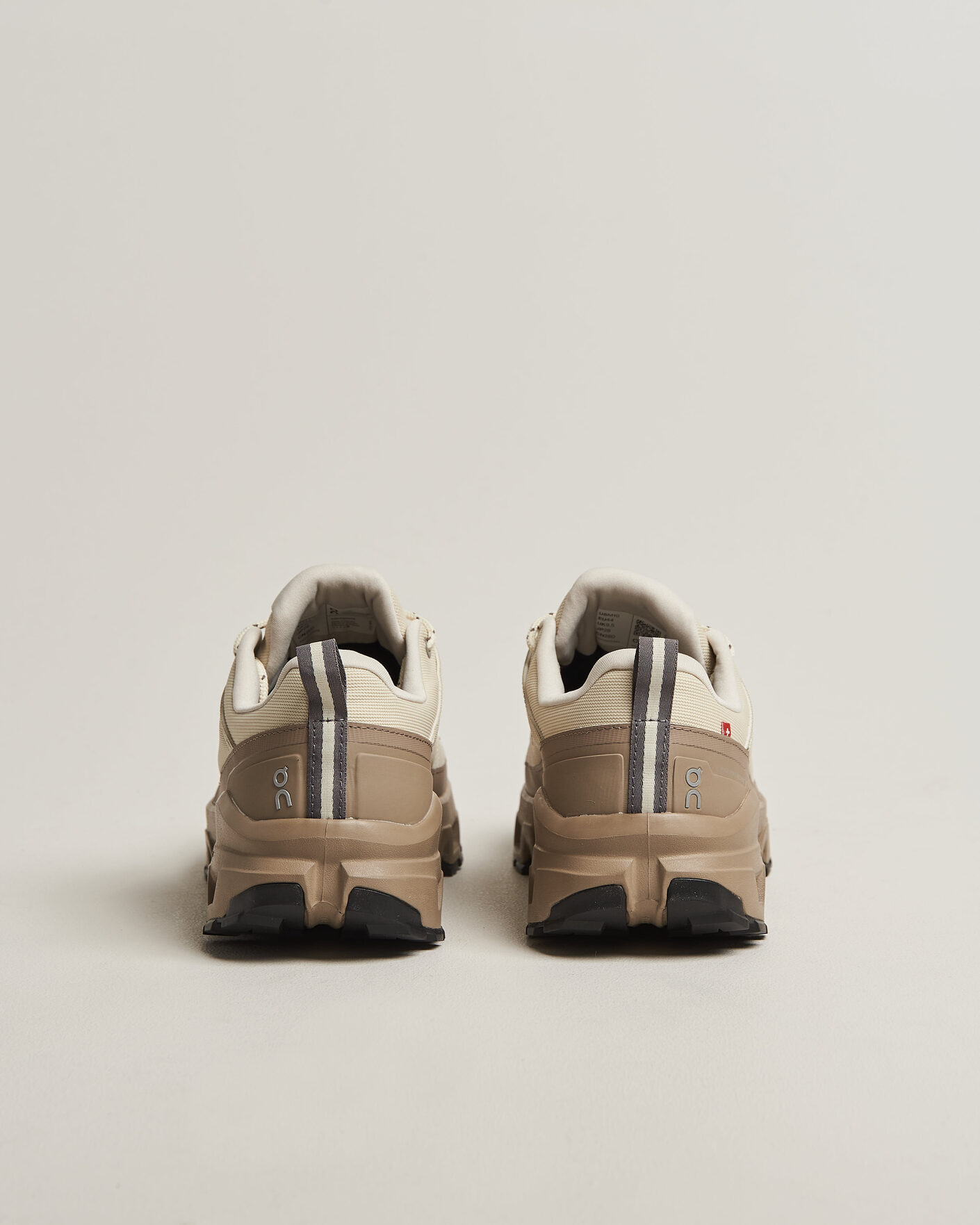 Herr | Trail Sneakers | On | Cloudrock Low Waterproof Grain/Soba