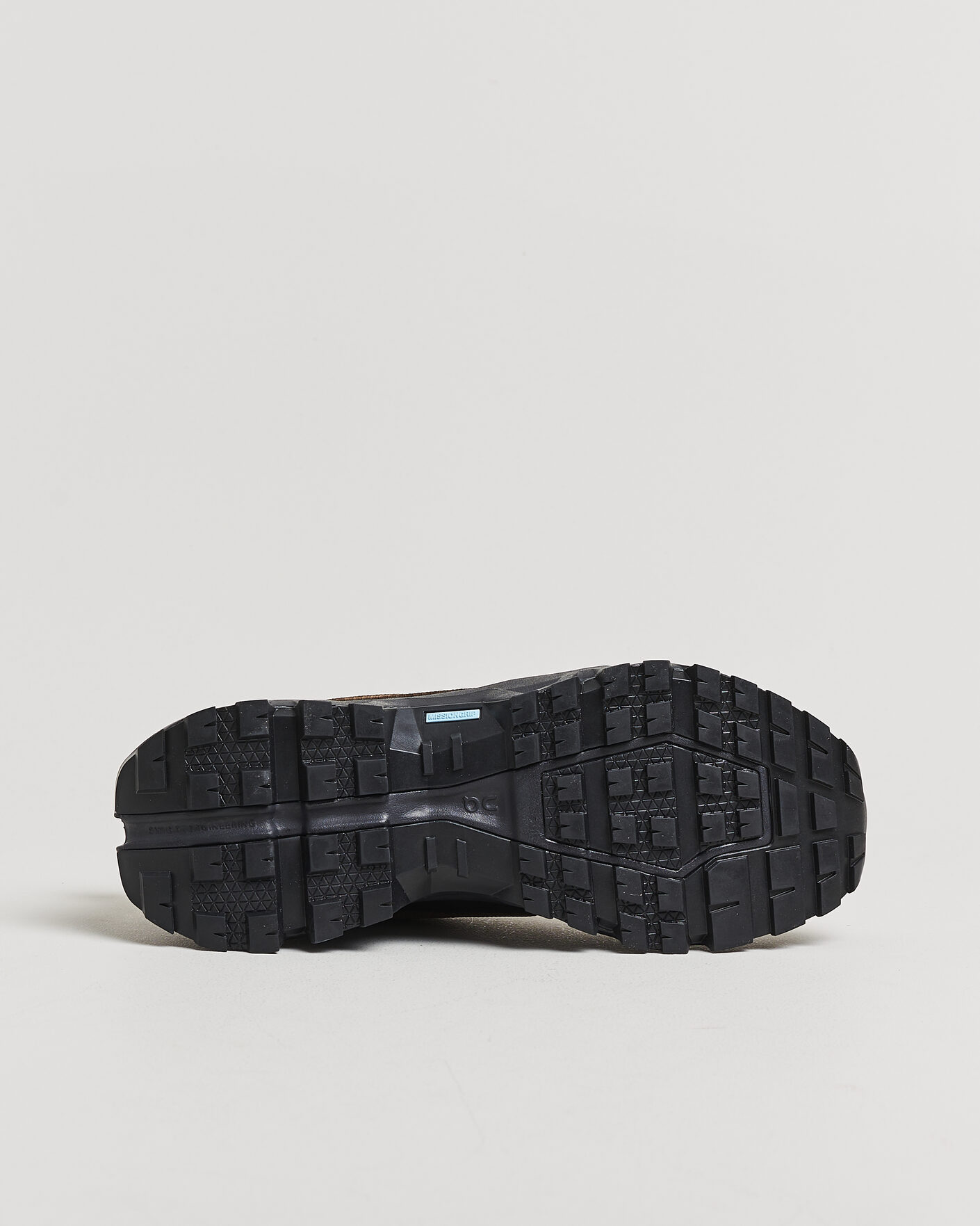 Herr | Trail Sneakers | On | Cloudrock Low Waterproof Earth/Black