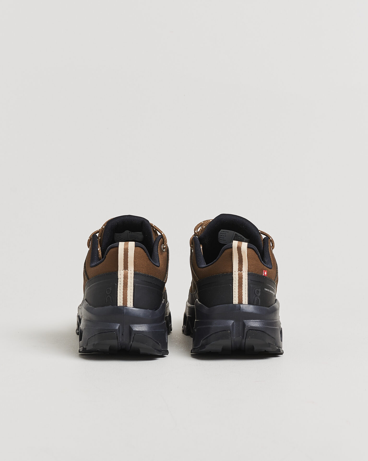 Herr | Trail Sneakers | On | Cloudrock Low Waterproof Earth/Black