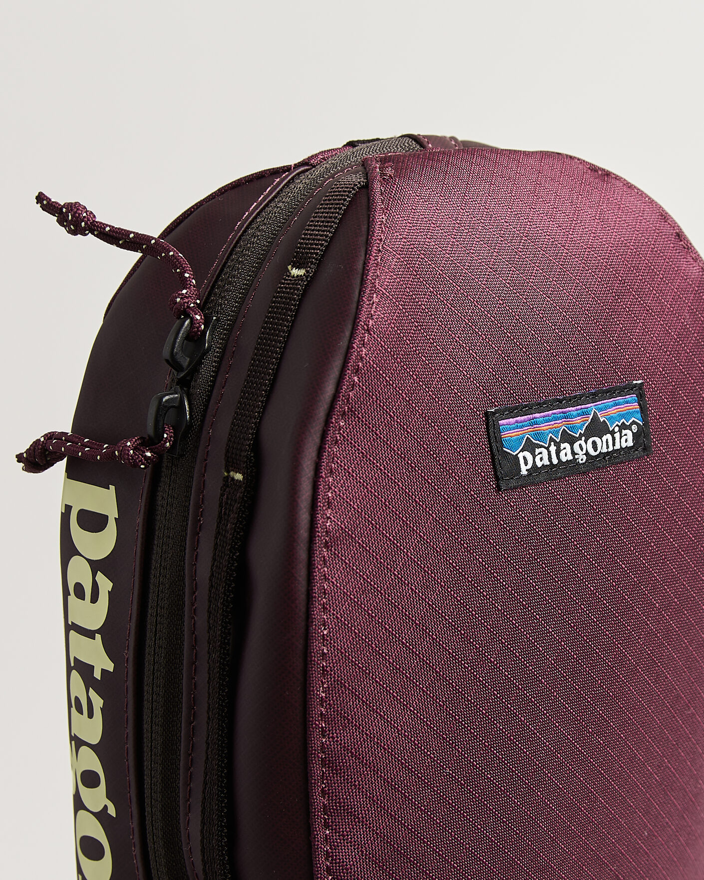 Herr | Väskor | Patagonia | Black Hole Cube 3L Berry Fig