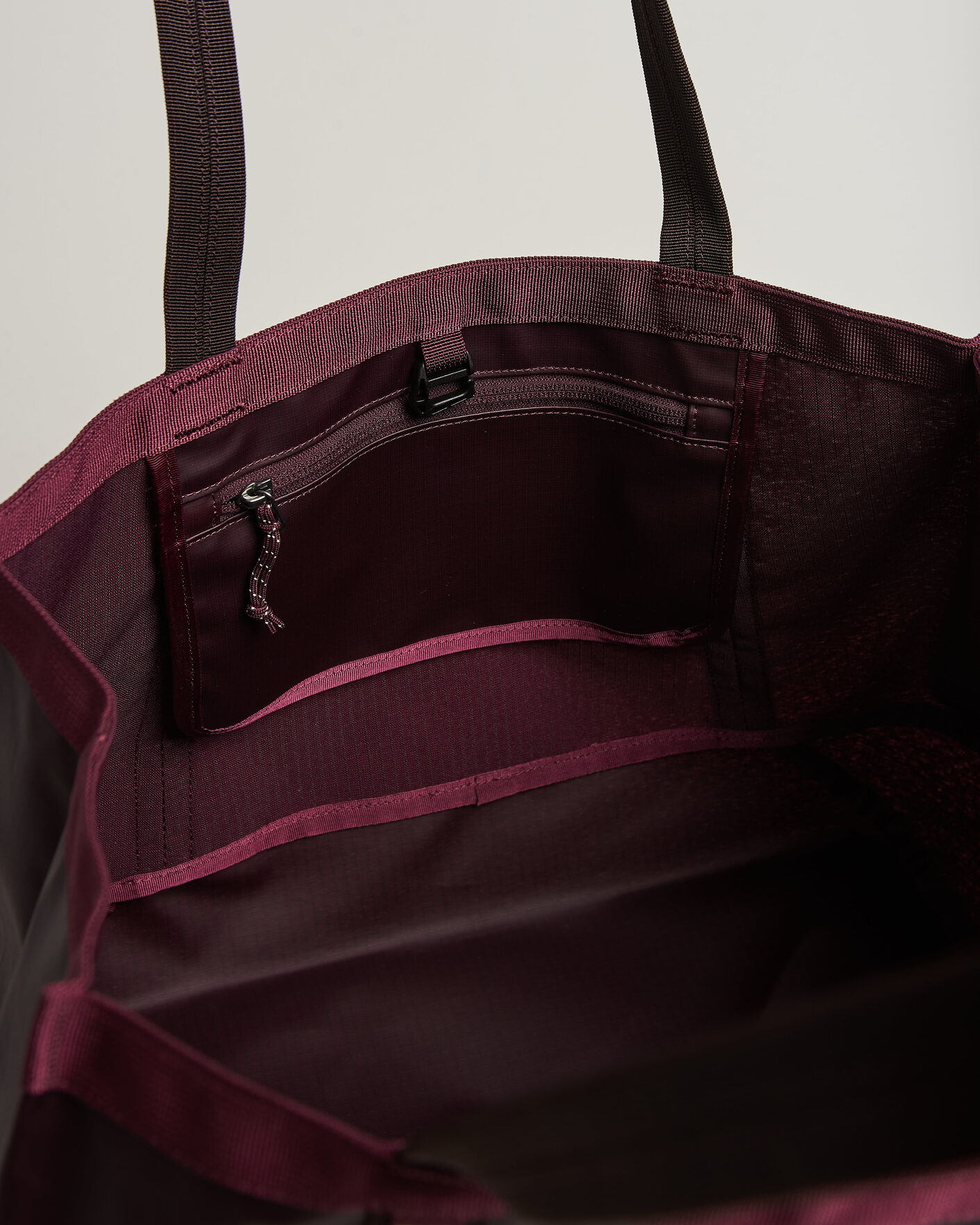 Herr | Väskor | Patagonia | Black Hole Tote 25L Berry Fig