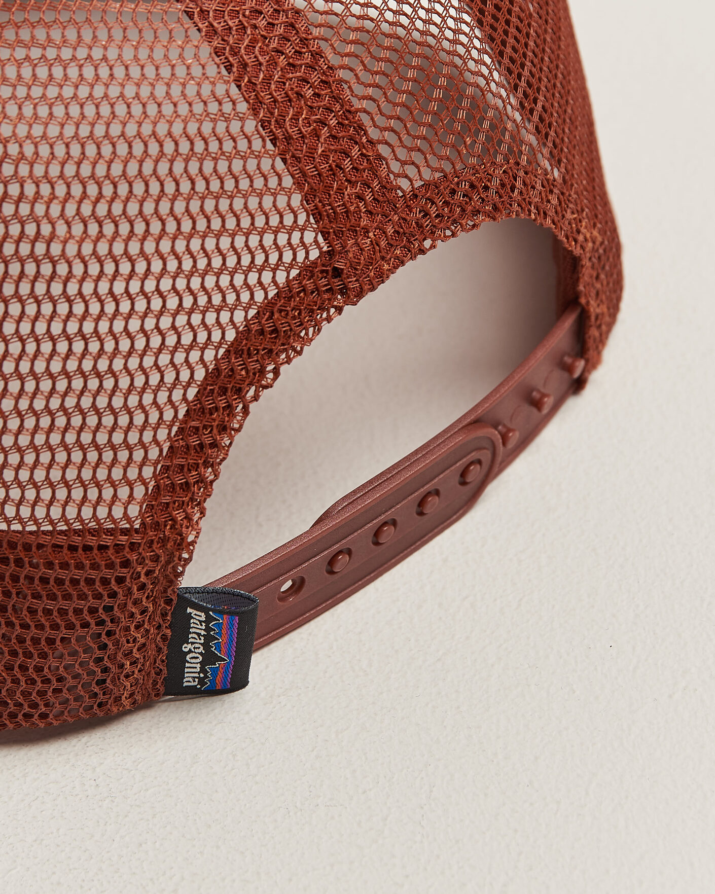 Herr | Hattar & kepsar | Patagonia | P-6 Logo Trucker Hat White/Red