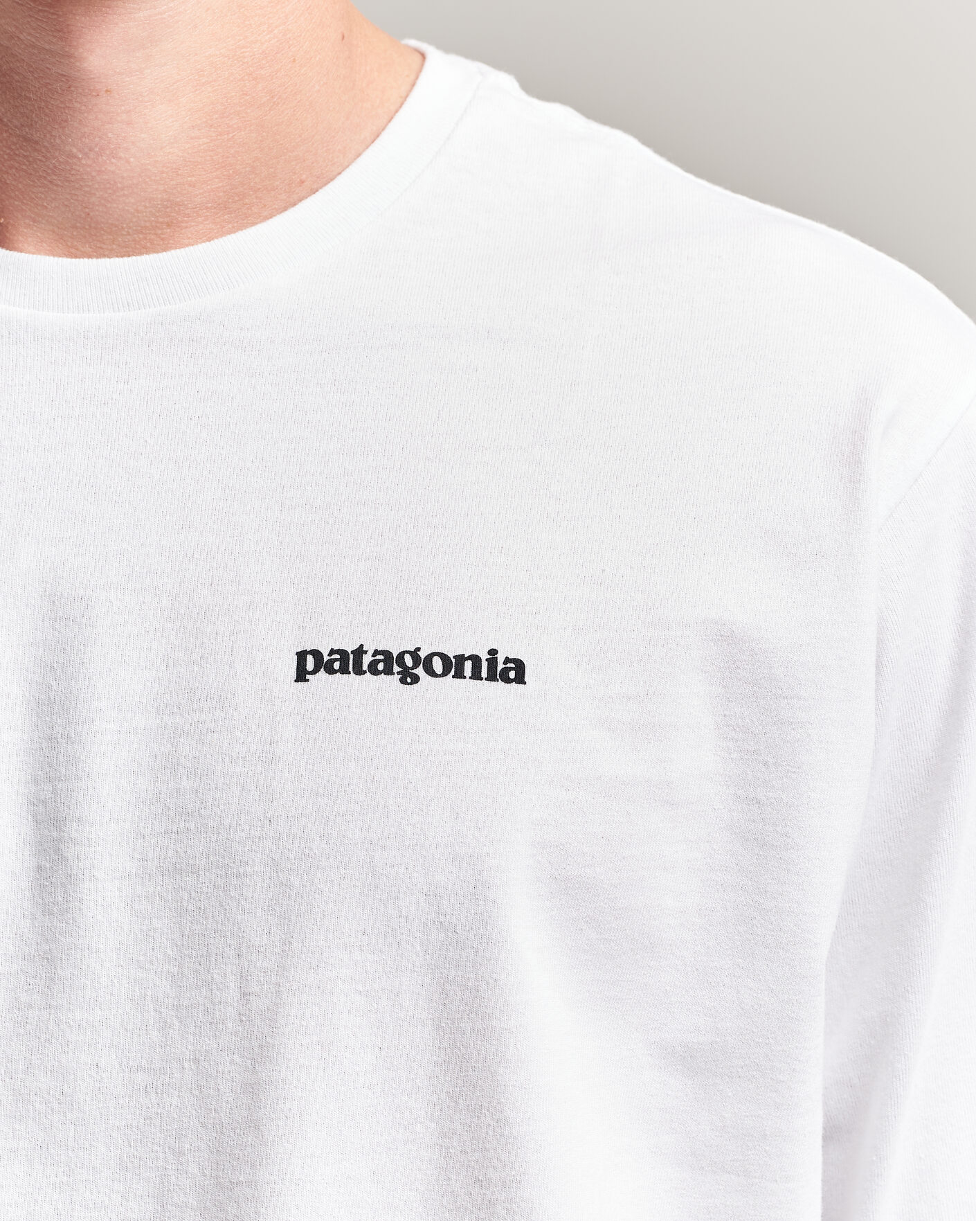 Herr | T-Shirts | Patagonia | P-6 Logo Responsibili LS T-Shirt Fiber White