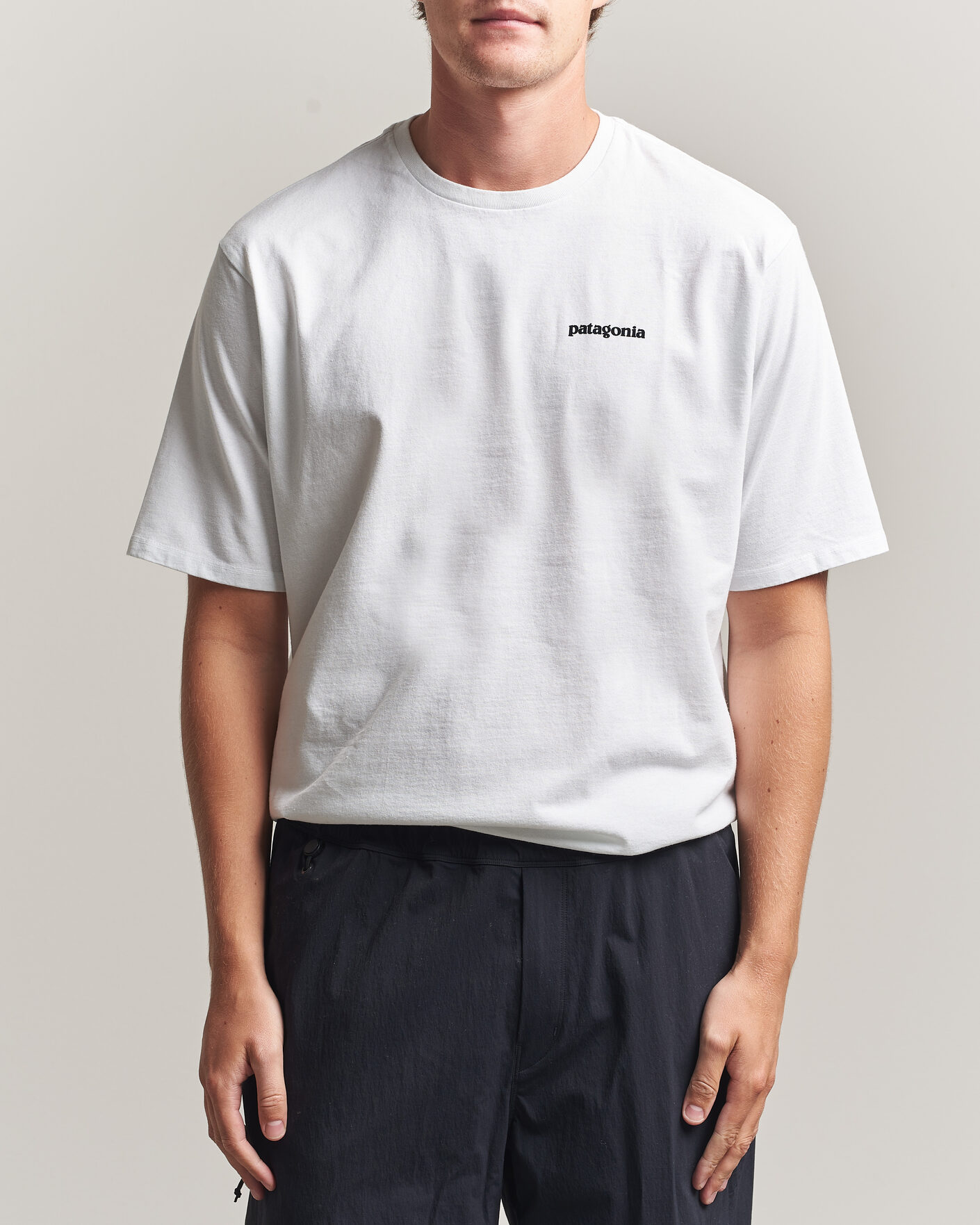 Herr | T-Shirts | Patagonia | P-6 Logo Responsibili T-Shirt Fiber White