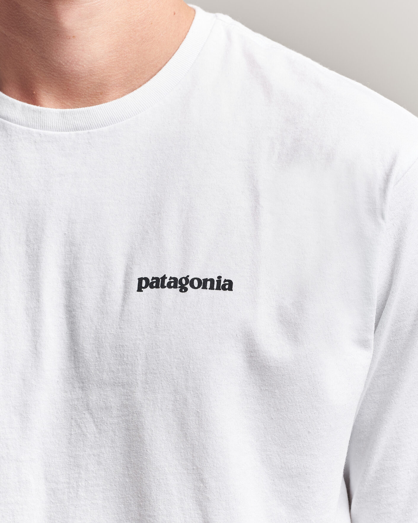Herr | T-Shirts | Patagonia | P-6 Logo Responsibili T-Shirt Fiber White