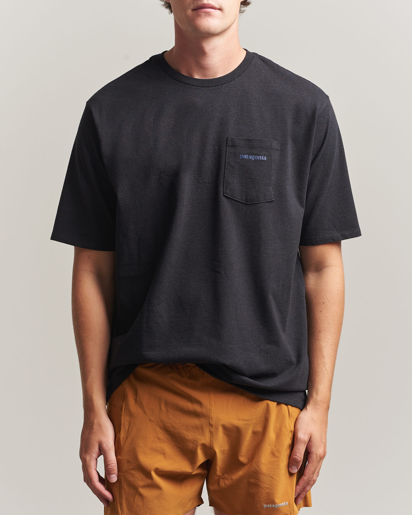 Herr | T-Shirts | Patagonia | Boardshort Logo Pocket Responsibili T-Shirt Ink Black