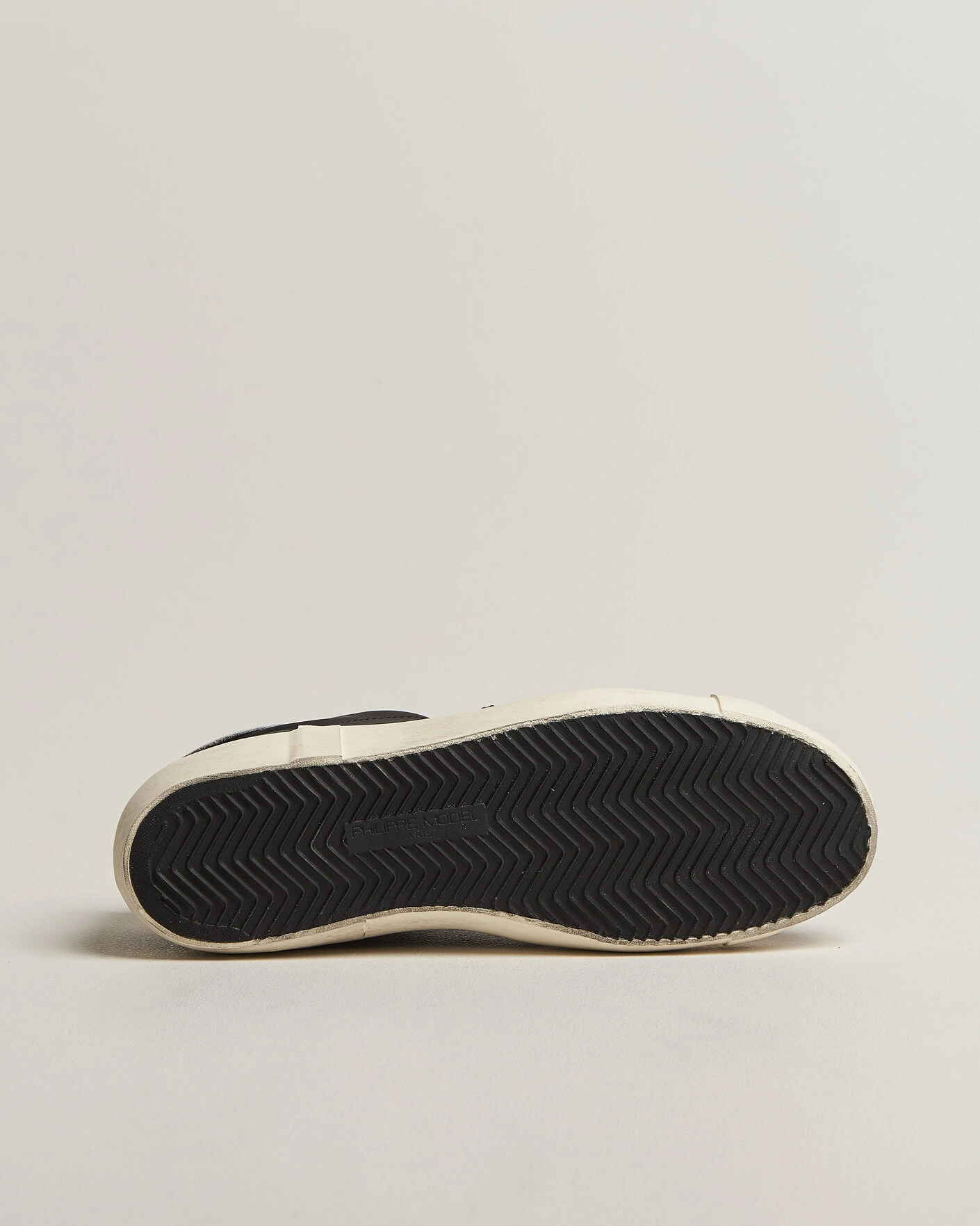 Herr | Sneakers | Philippe Model | PRSX Low Top Suede Sneaker Black/White