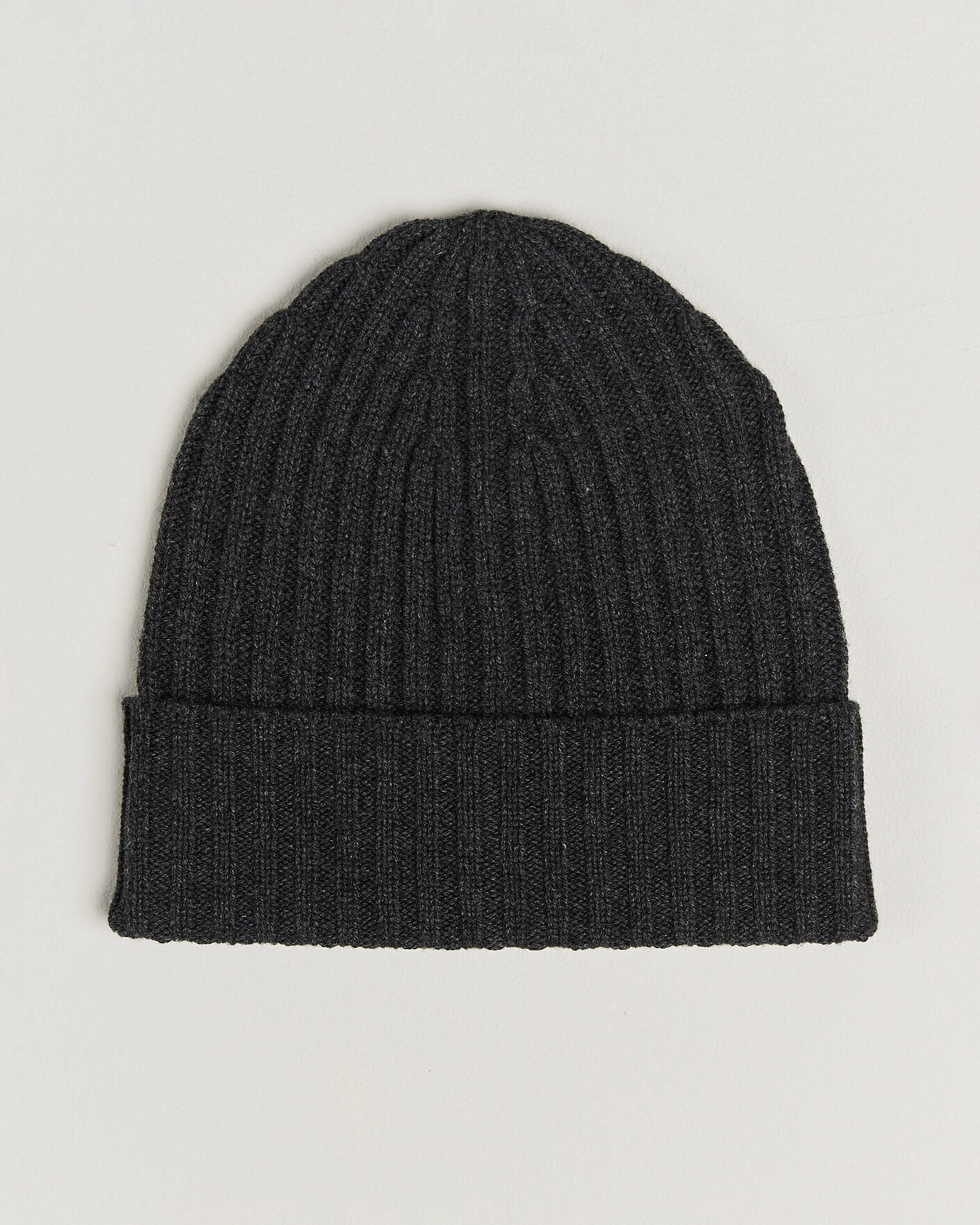Herr | Mössor | Piacenza Cashmere | Ribbed Cashmere Beanie Charcoal