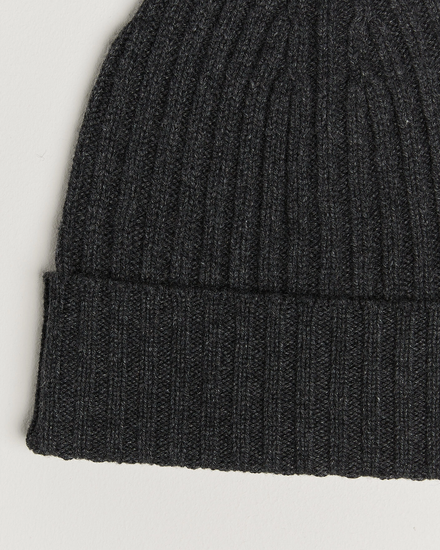 Herr | Mössor | Piacenza Cashmere | Ribbed Cashmere Beanie Charcoal