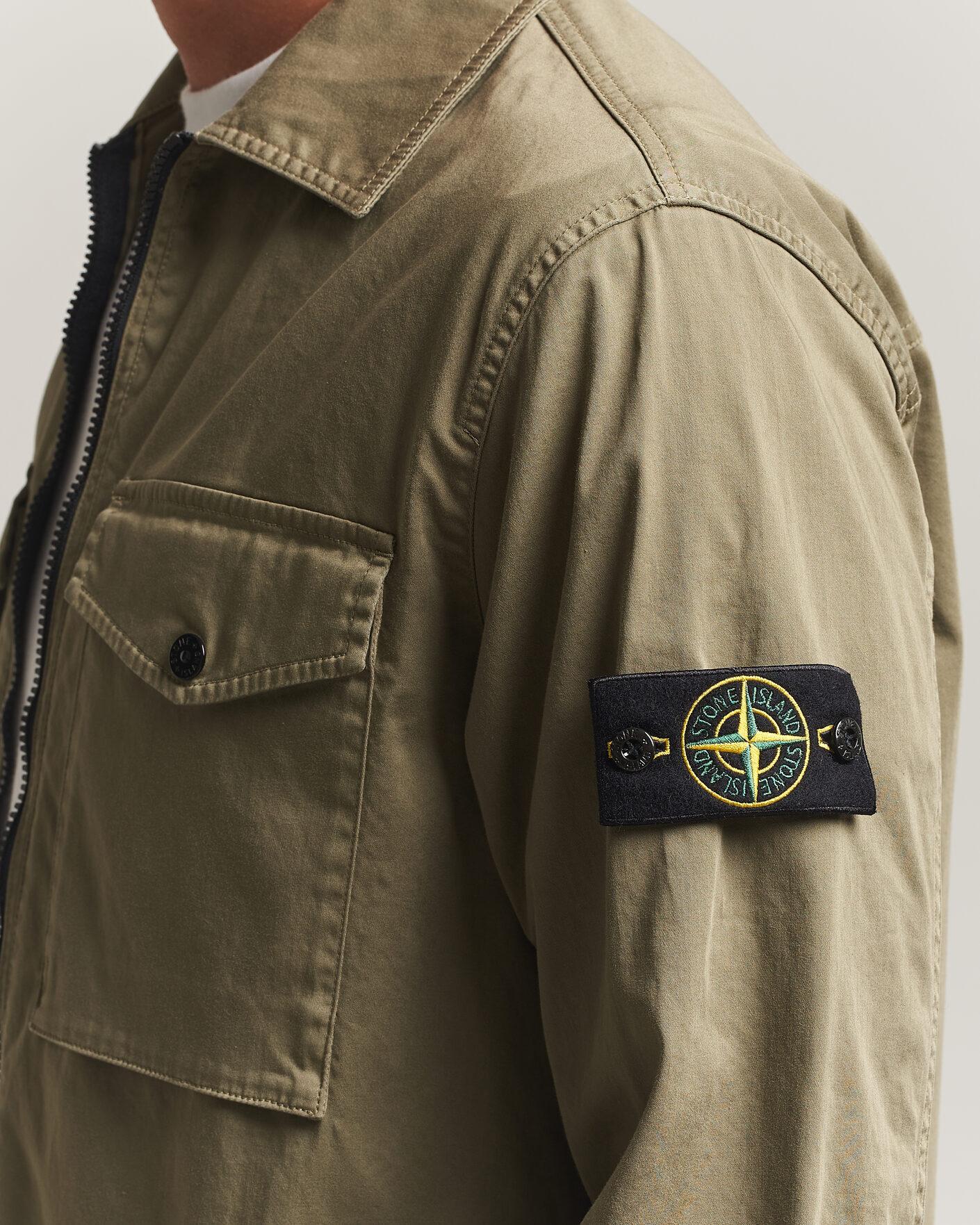 Herr | Skjortor | Stone Island | Organic Cotton Satin Stretch Zip Overshirt Miltary Green