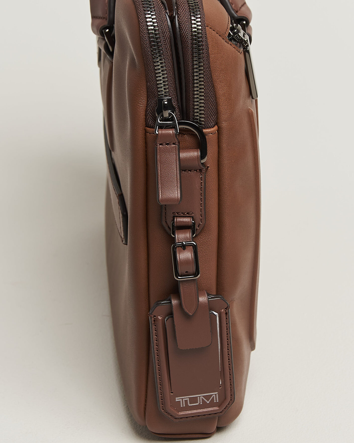 Herr | Väskor | TUMI | Harrison Sycamore Slim Leather Brief Cognac Bombe