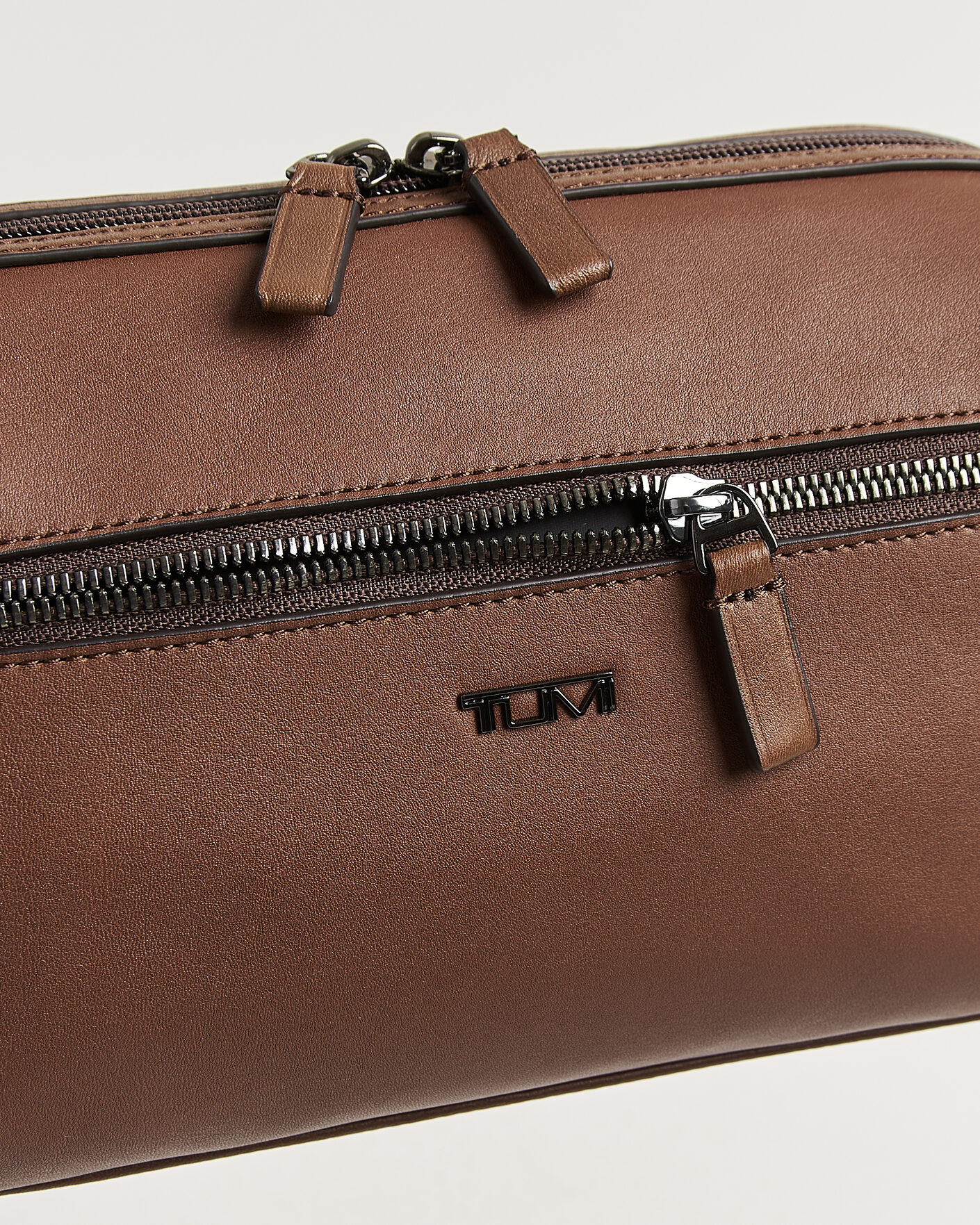 Herr | Väskor | TUMI | Framed Travel Kit Cognac
