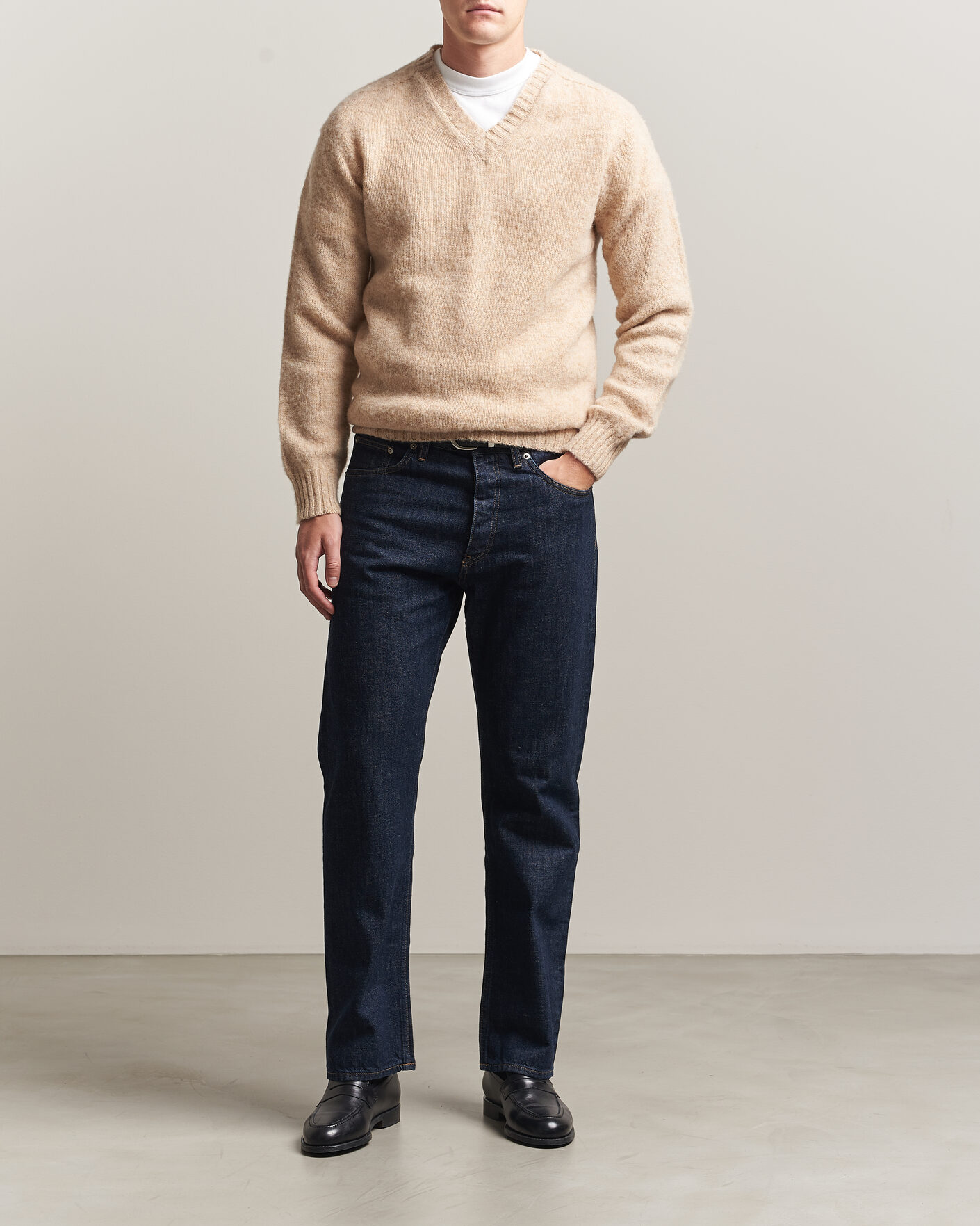 Herr | Tröjor | Harley Of Scotland for Care of Carl | Brushed Supersoft Lambswool V-Neck Beige