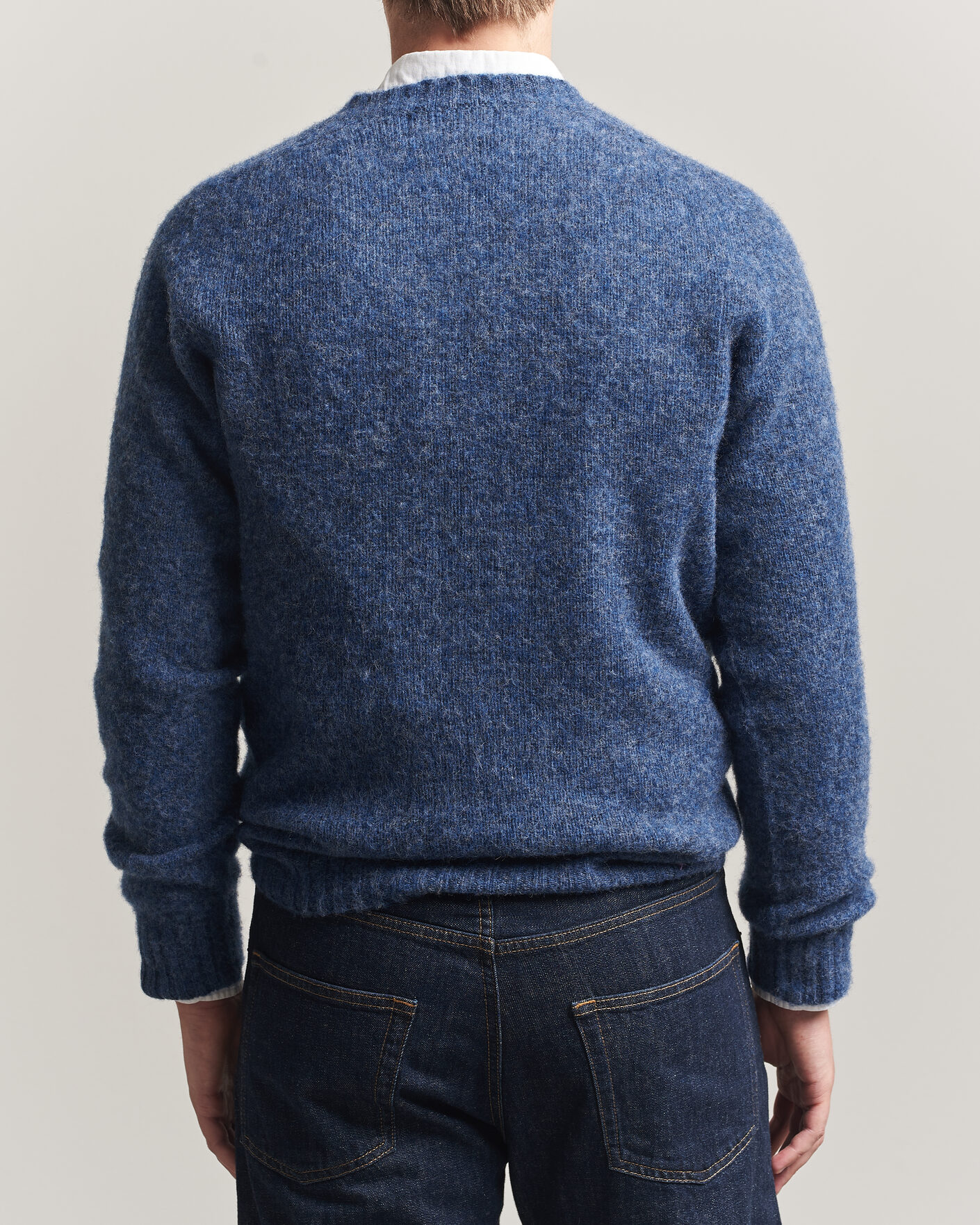 Herr | Tröjor | Harley Of Scotland for Care of Carl | Brushed Supersoft Lambswool V-Neck Denim Blue