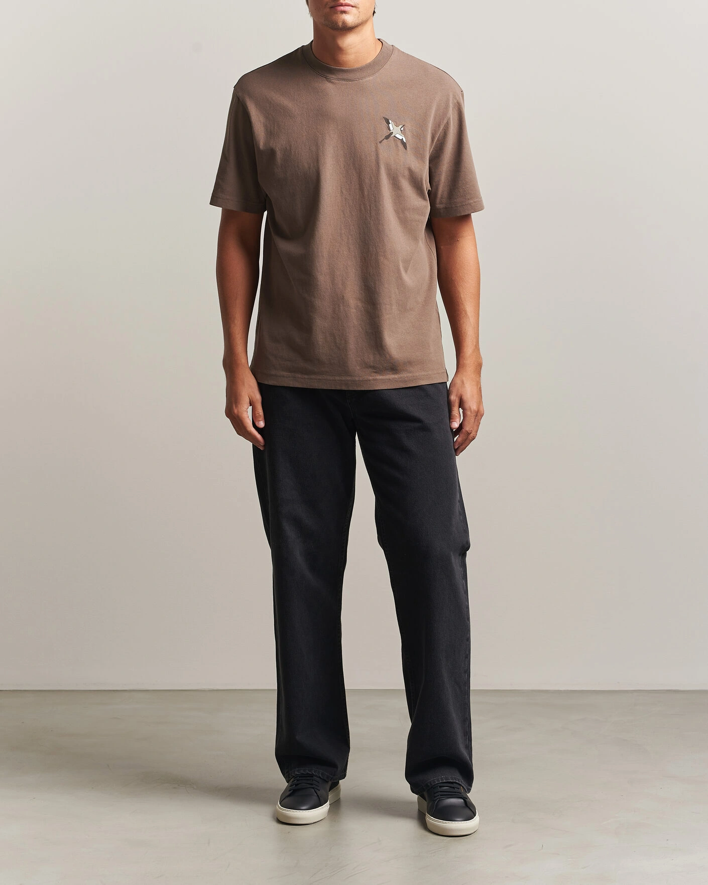 Herr | T-Shirts | Axel Arigato | Micro Bee Birt T-Shirt Coffee Brown