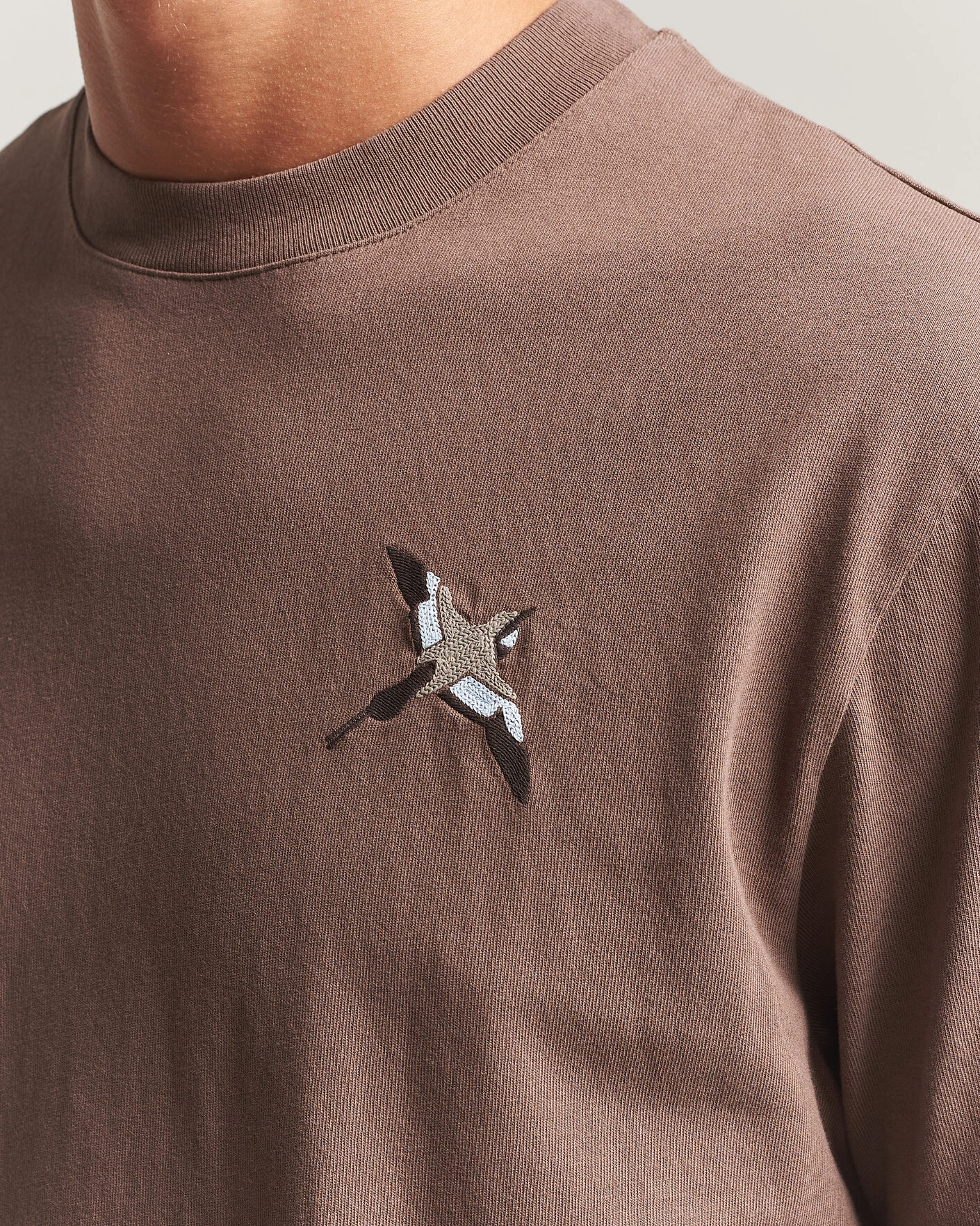 Herr | T-Shirts | Axel Arigato | Micro Bee Birt T-Shirt Coffee Brown