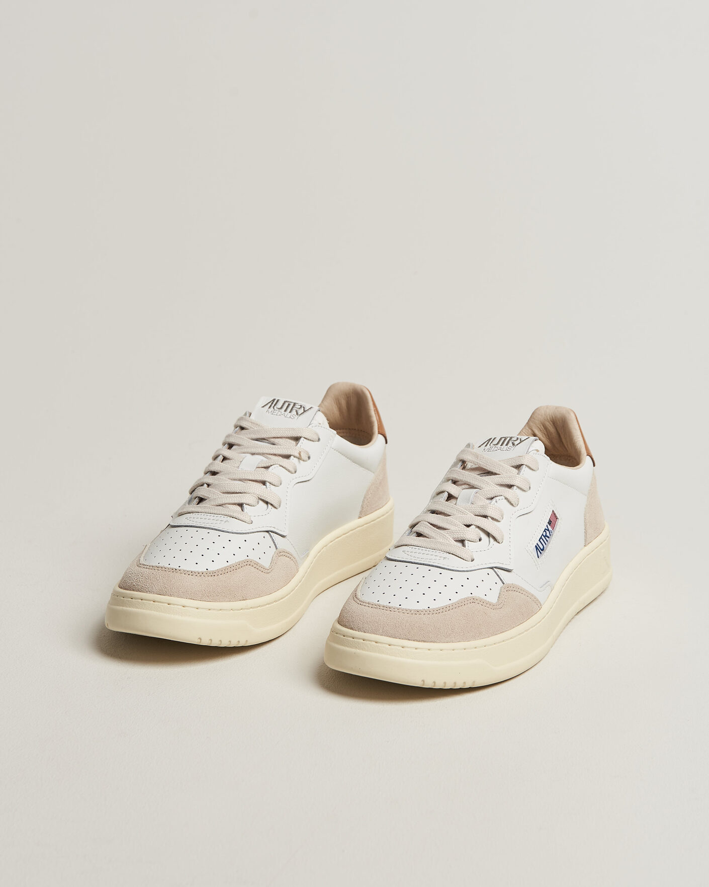 Herr | Sneakers | Autry | Medalist Low Leather/Suede Sneaker White/Lion