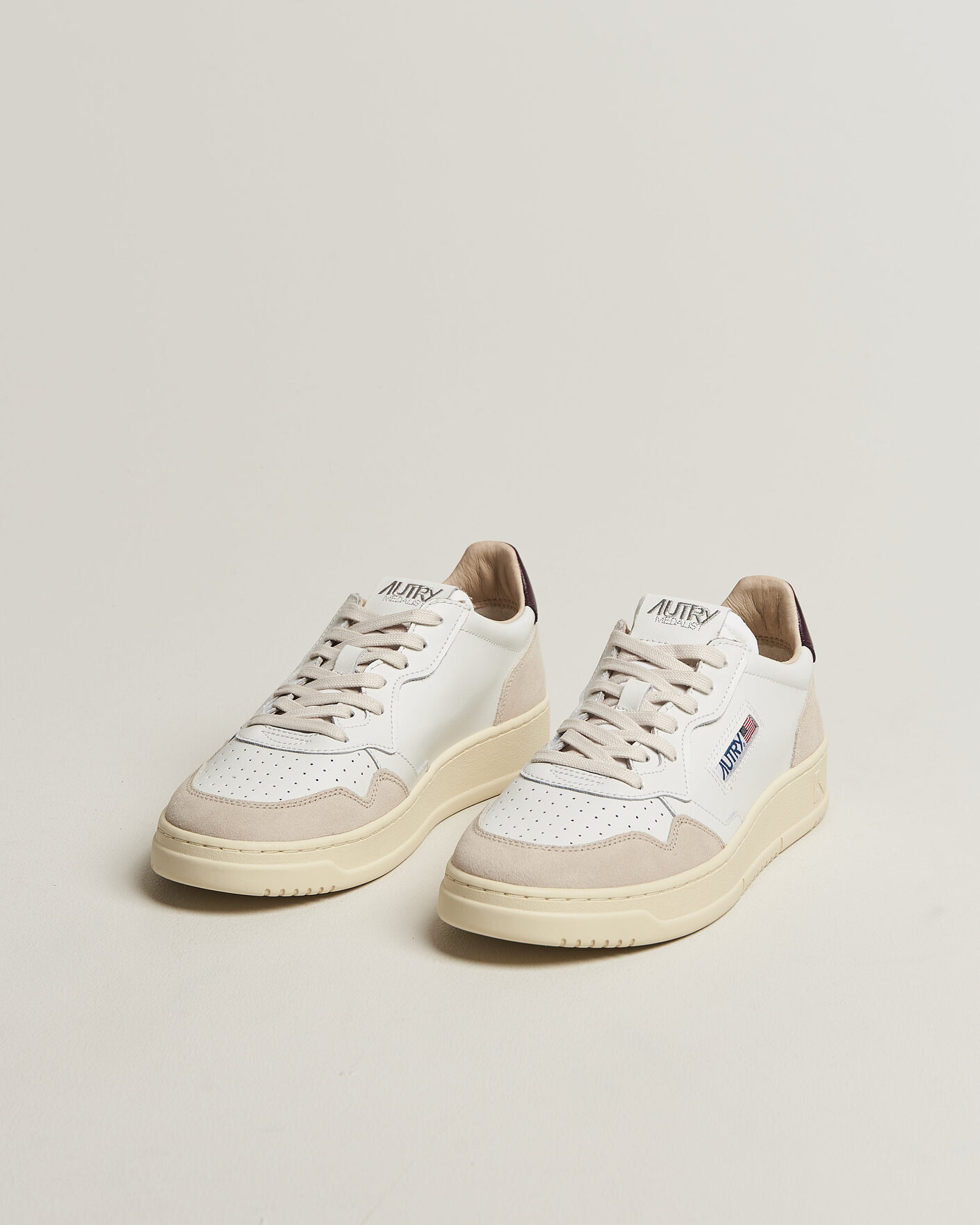 Herr | Sneakers | Autry | Medalist Low Leather/Suede Sneaker White/Fig