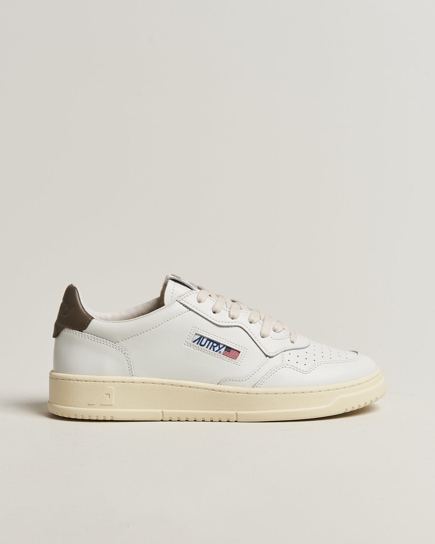 Herr | Sneakers | Autry | Medalist Low Sneaker White/Chocolate