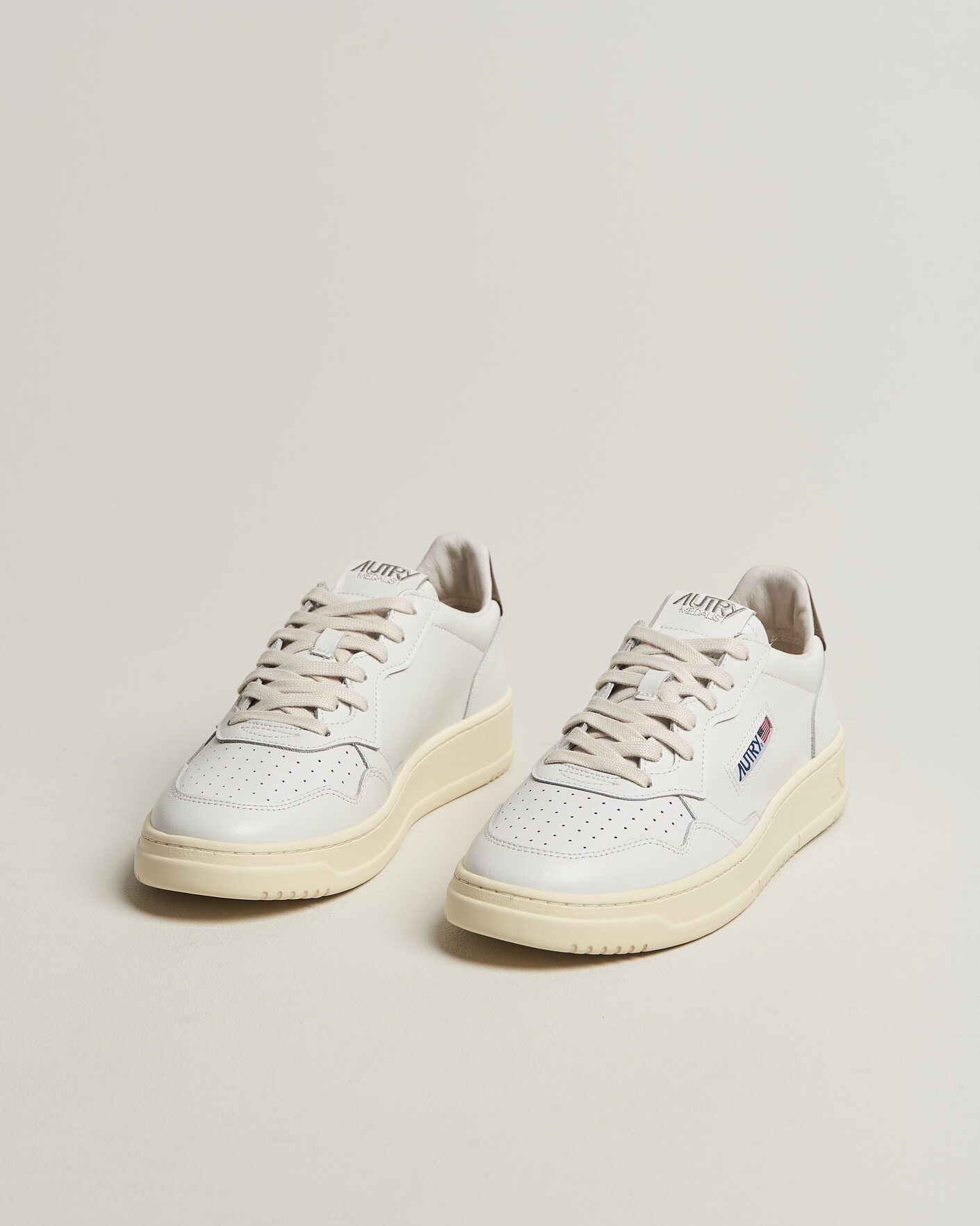 Herr | Sneakers | Autry | Medalist Low Sneaker White/Chocolate