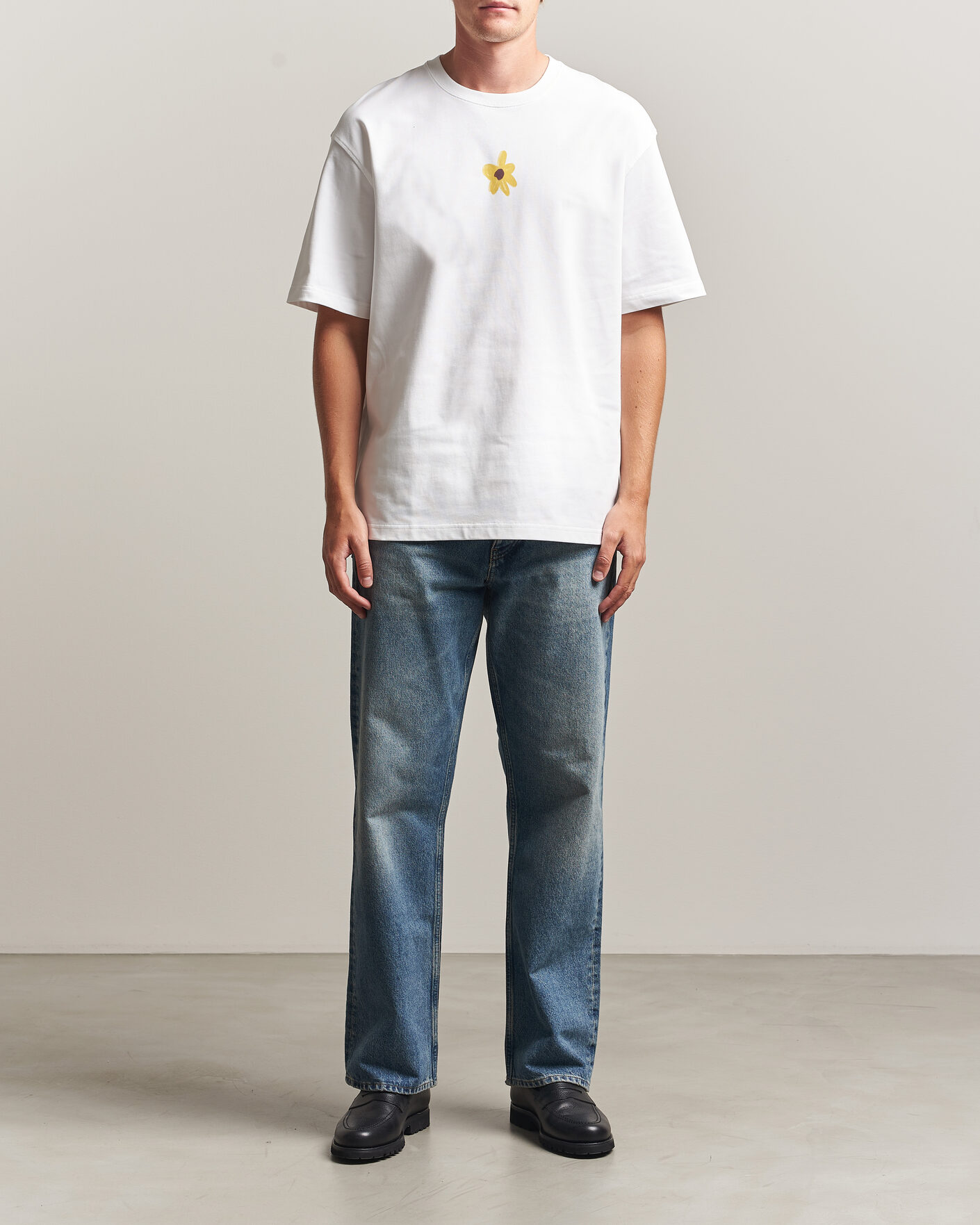 Herr | T-Shirts | Samsøe Samsøe | Giles Printed Crew Neck T-Shirt White Flowers