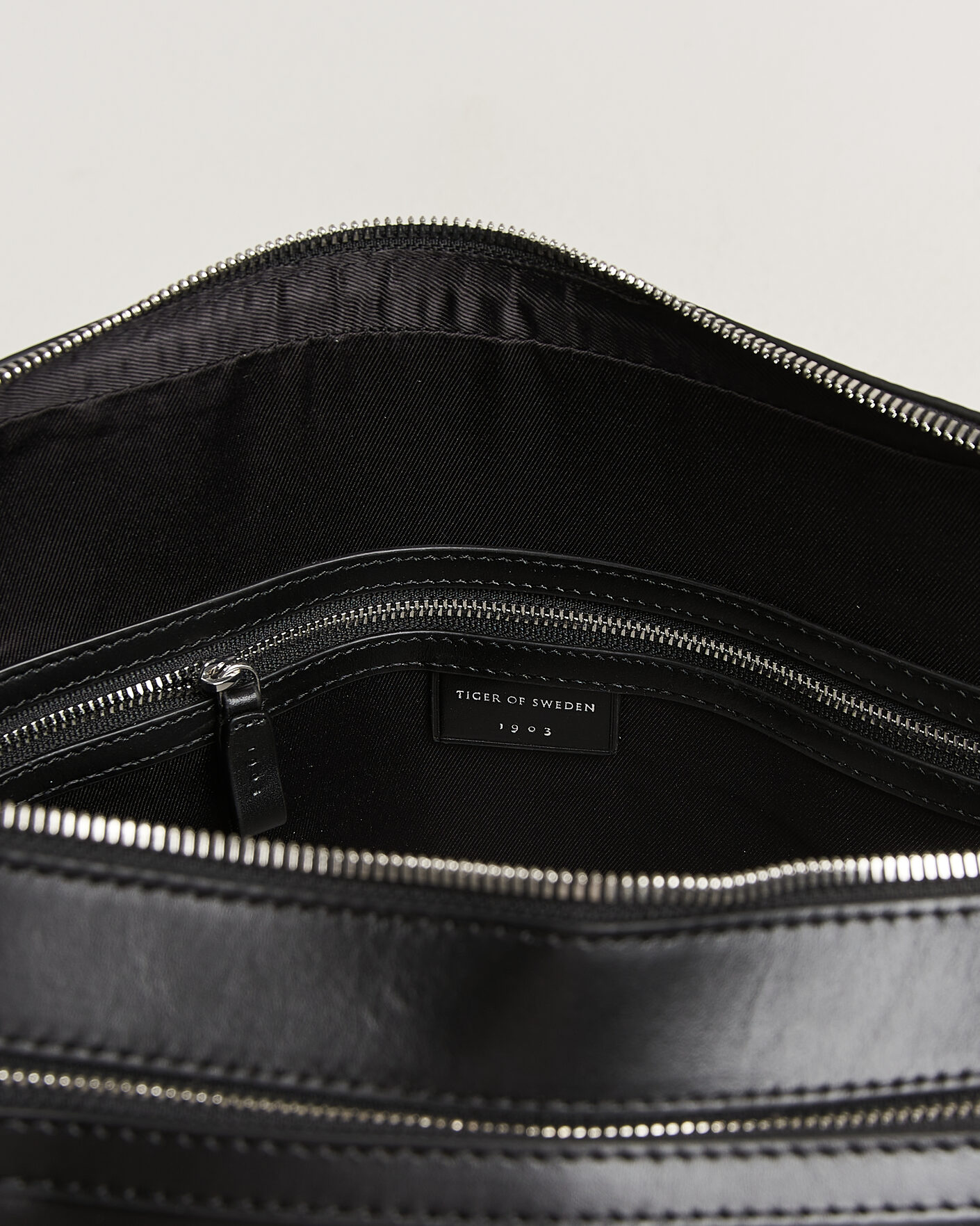 Herr | Väskor | Tiger of Sweden | Burin Smooth Leather Briefcase Black