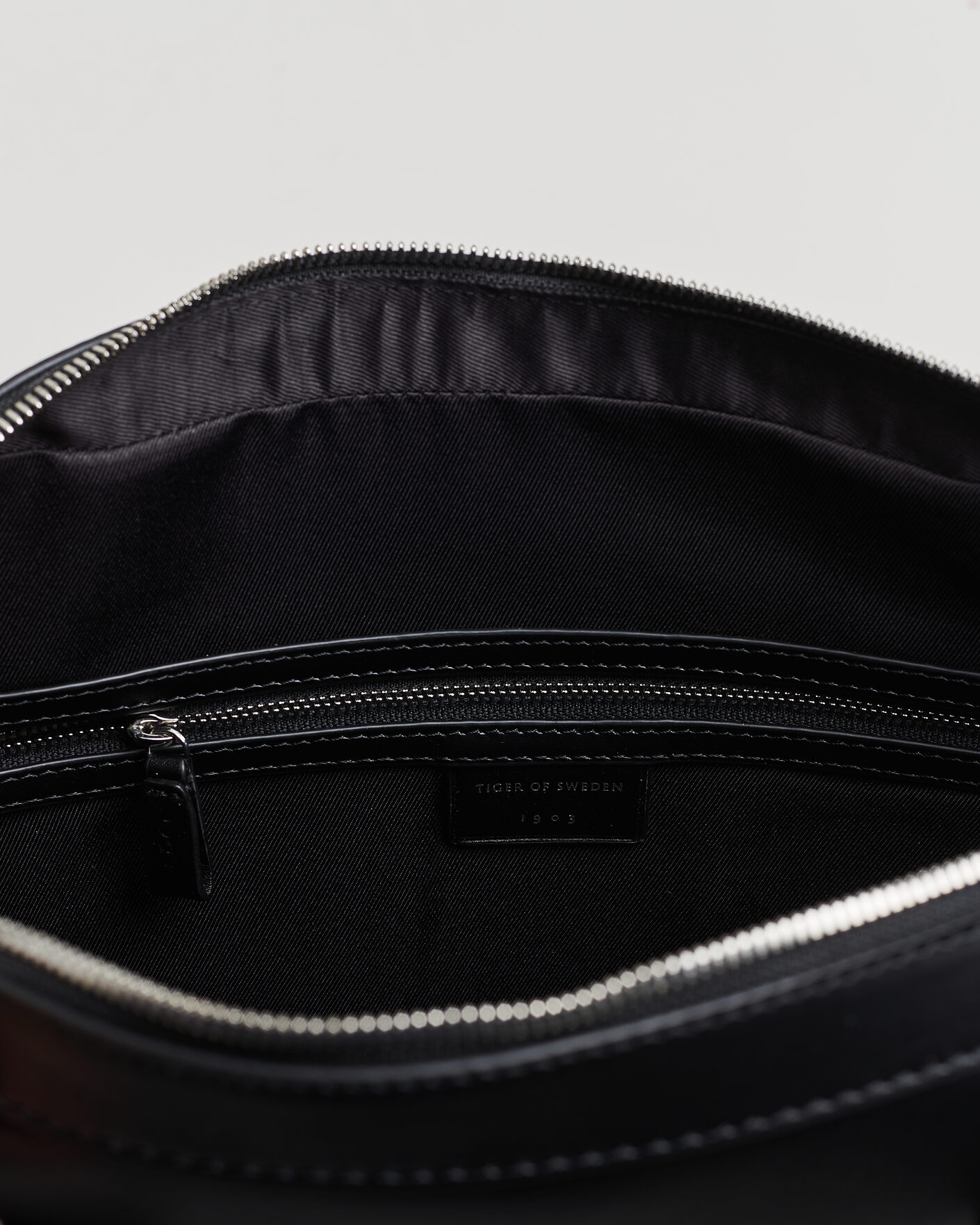 Herr | Väskor | Tiger of Sweden | Bosun Smooth Leather Briefcase Black