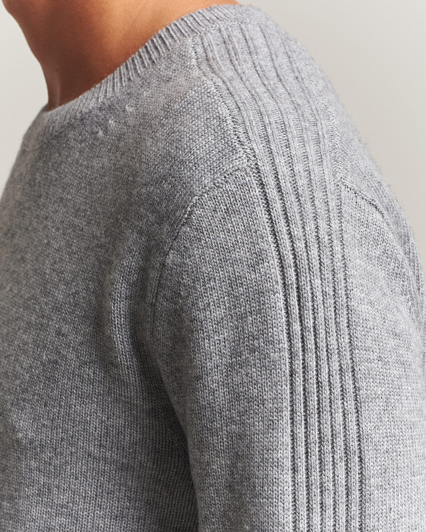 Herr | Tröjor | Tiger of Sweden | Wilfred Wool/Cashmere Sweater Light Grey Melange