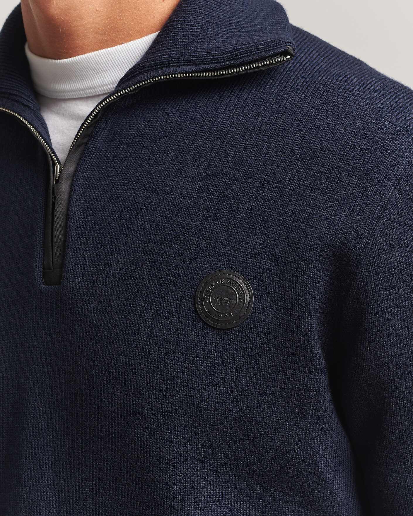 Herr | Tröjor | Tiger of Sweden | Hamish Wool Heavy Knitted Half Zip Night Grape