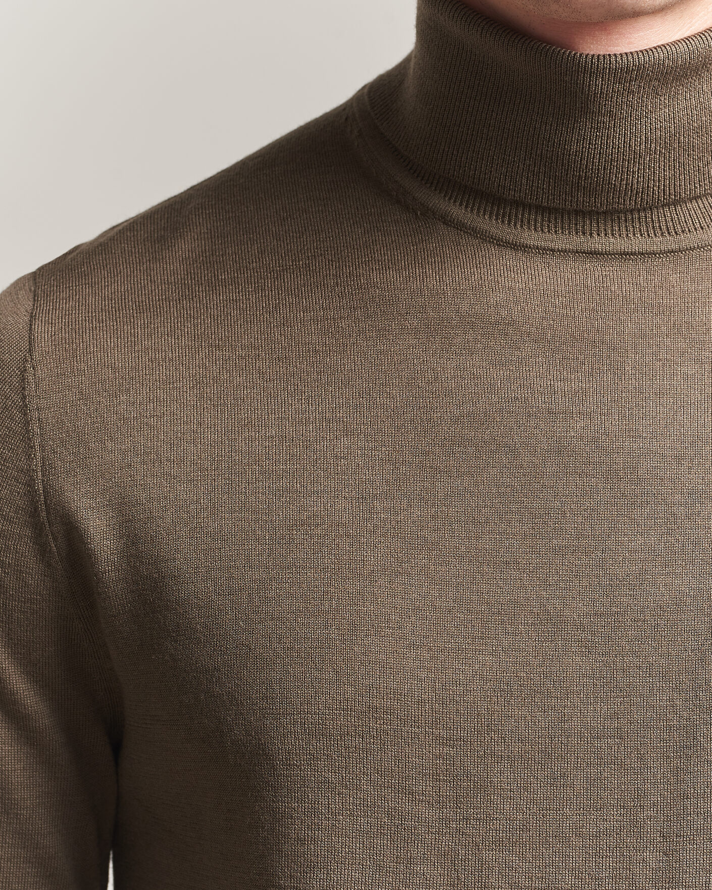 Herr | Tröjor | Tiger of Sweden | Nevile Extra Fine Merino Polo Aged Timber
