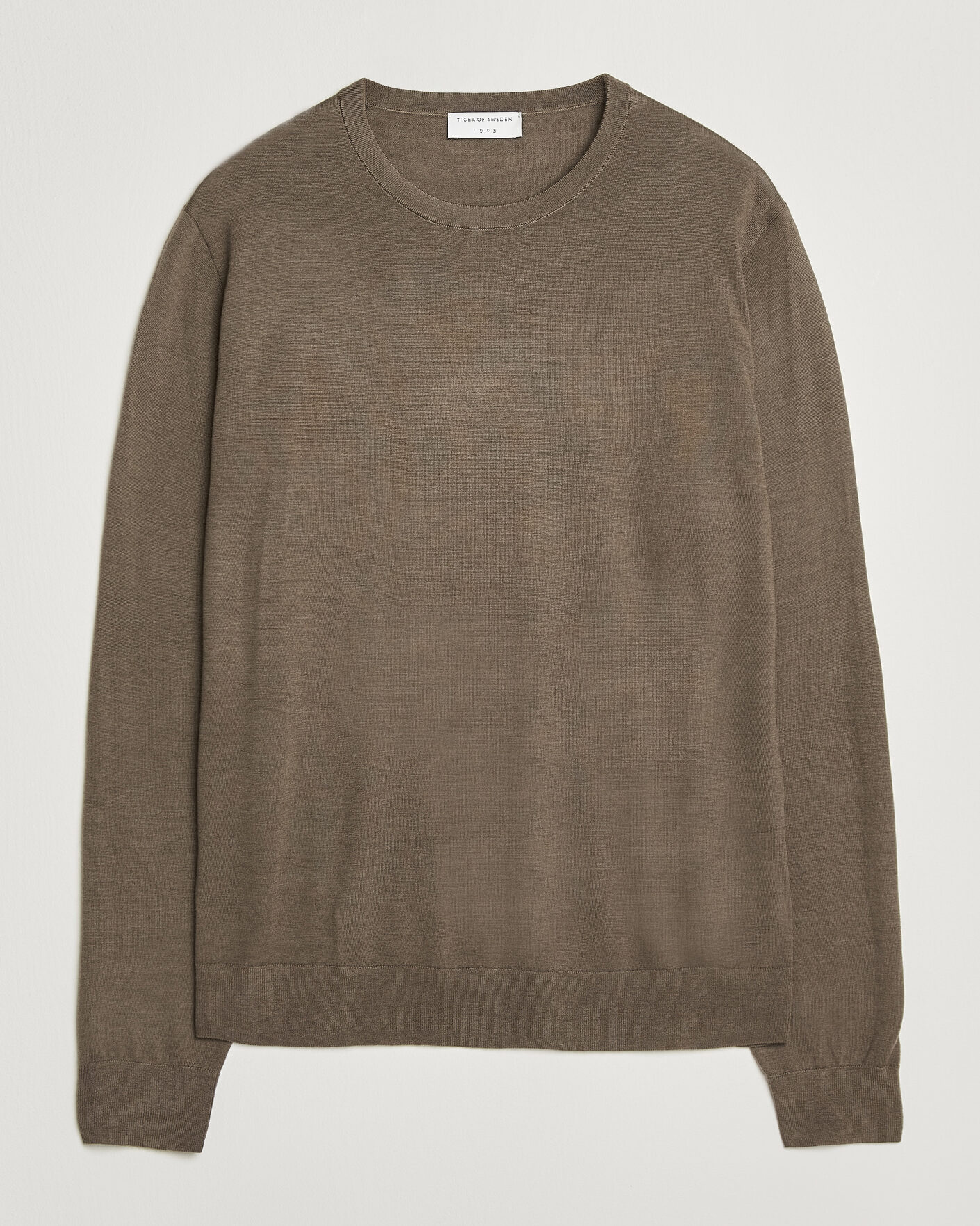 Herr | Tröjor | Tiger of Sweden | Connor Extra Fine Merino Crew Neck Pullover Aged Timber