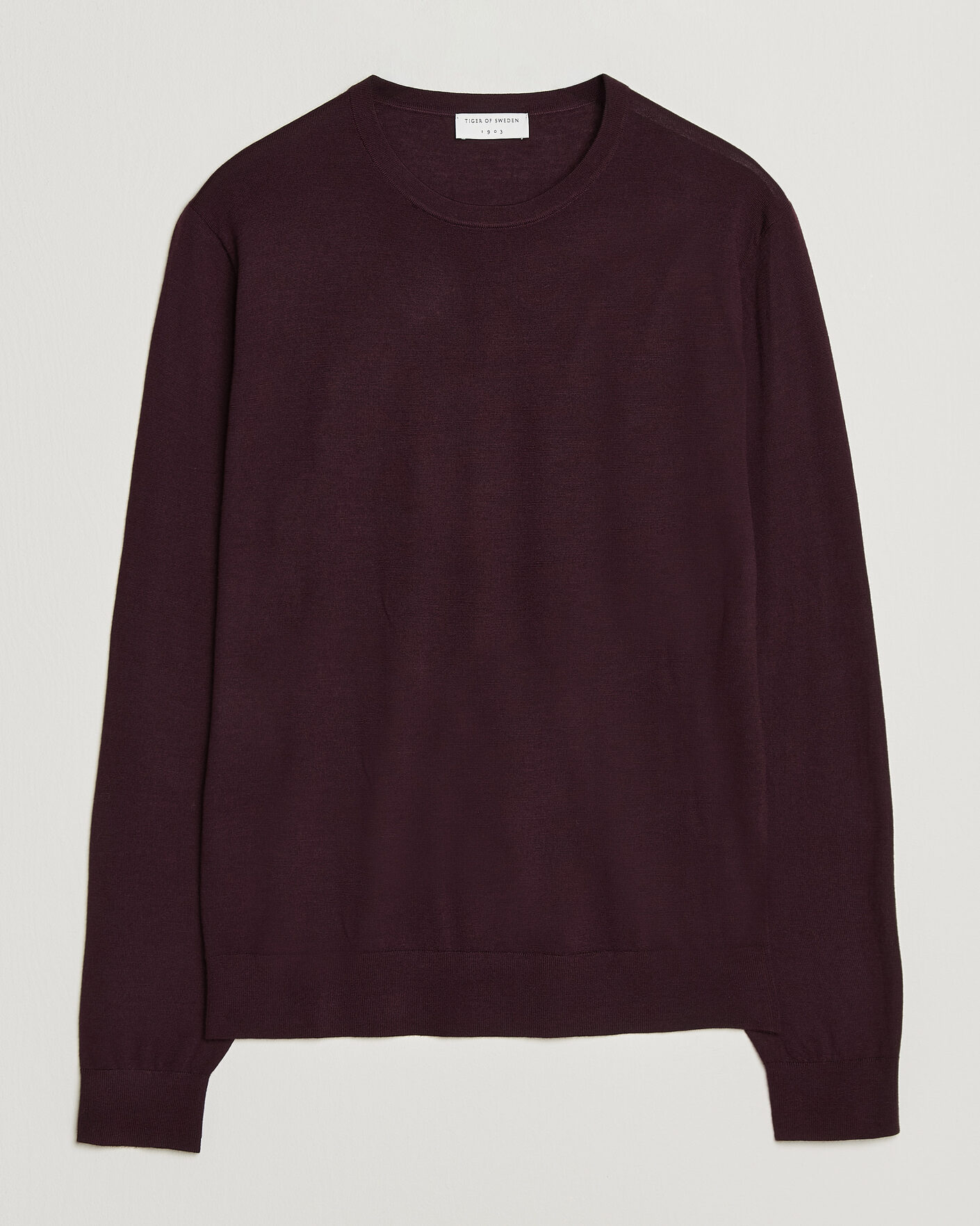 Herr | Tröjor | Tiger of Sweden | Connor Extra Fine Merino Crew Neck Pullover Aubergine