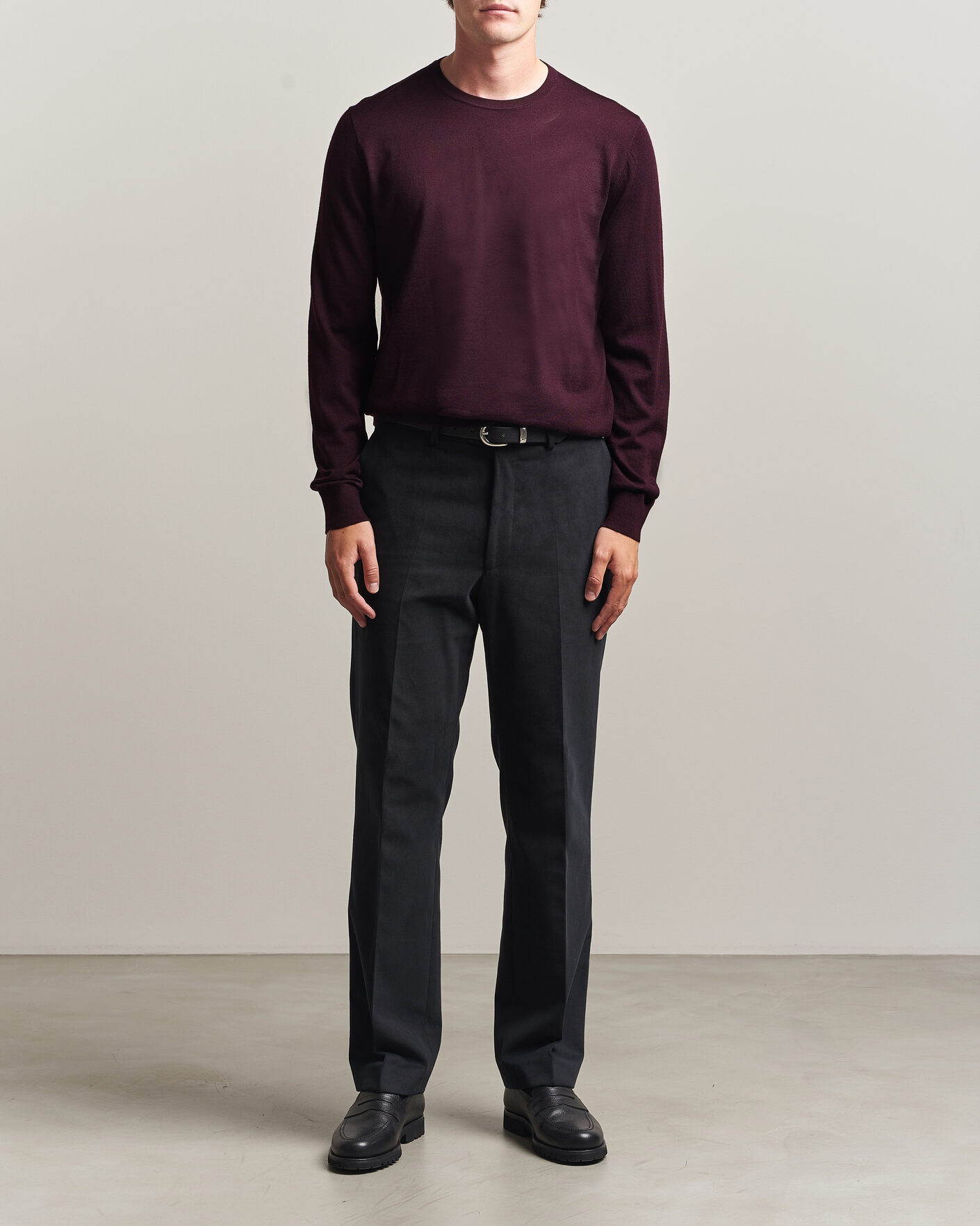 Herr | Tröjor | Tiger of Sweden | Connor Extra Fine Merino Crew Neck Pullover Aubergine
