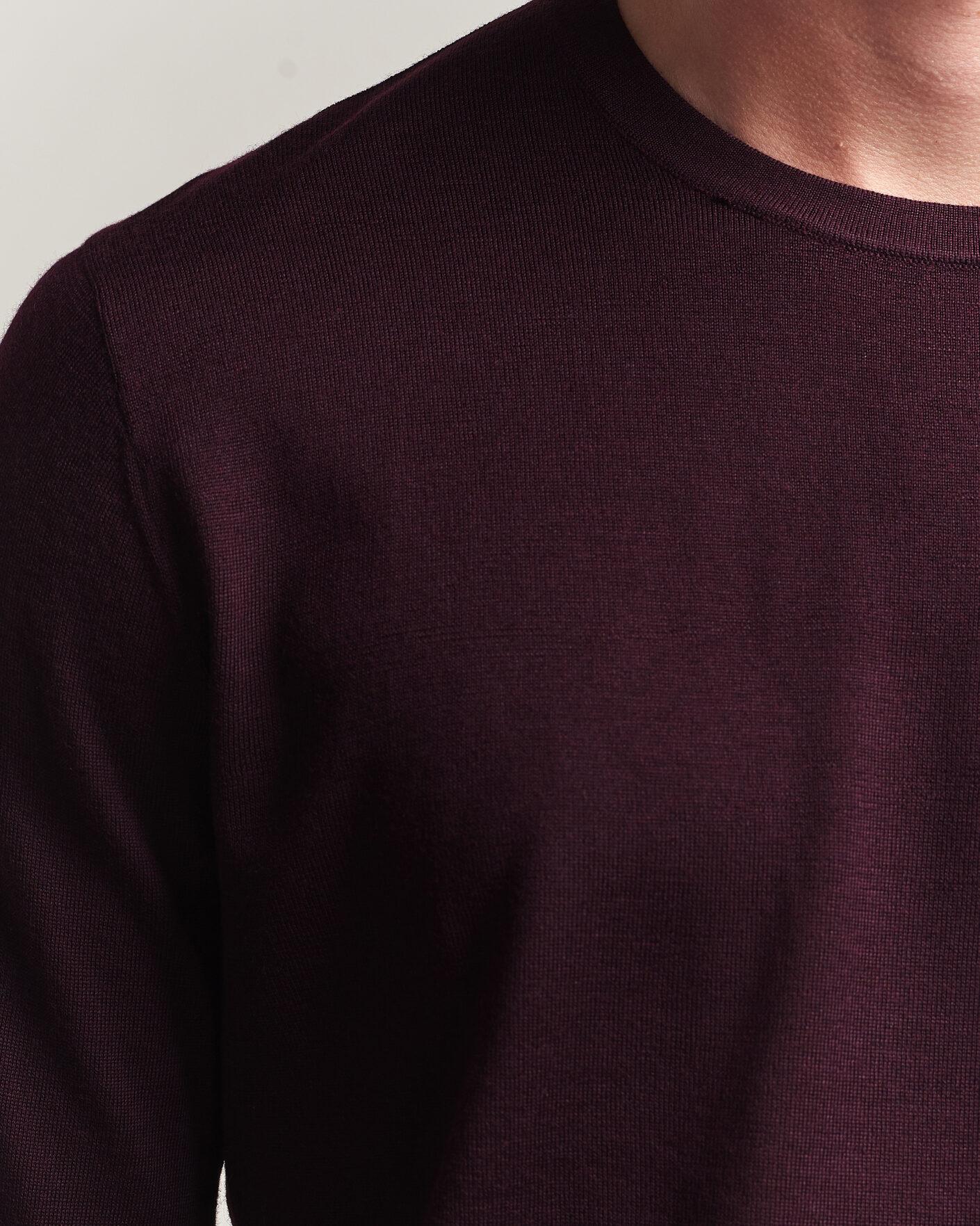 Herr | Tröjor | Tiger of Sweden | Connor Extra Fine Merino Crew Neck Pullover Aubergine
