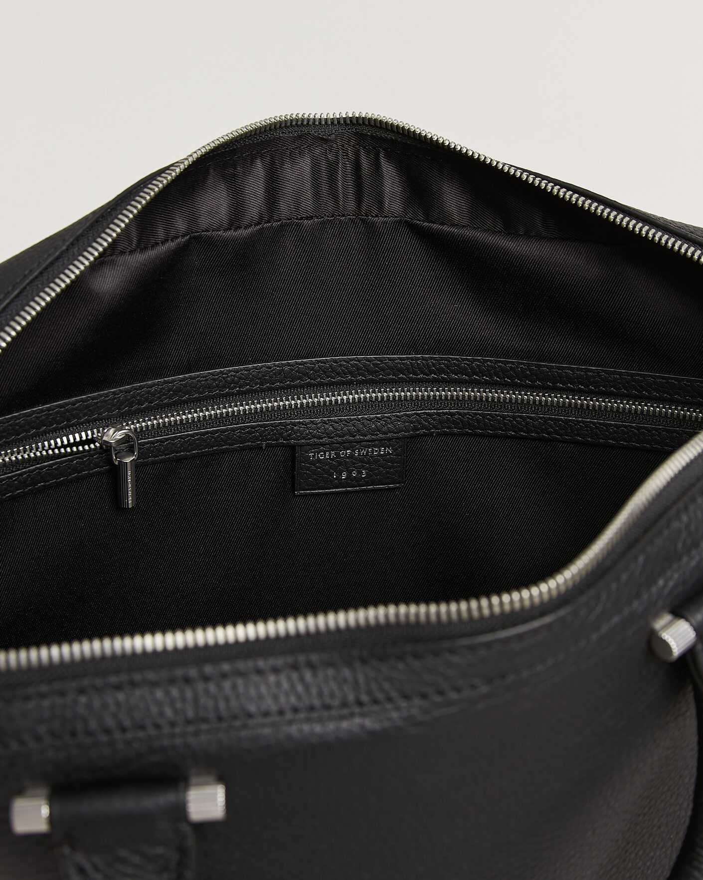 Herr | Väskor | Tiger of Sweden | Valise Grained Leather Briefcase Black