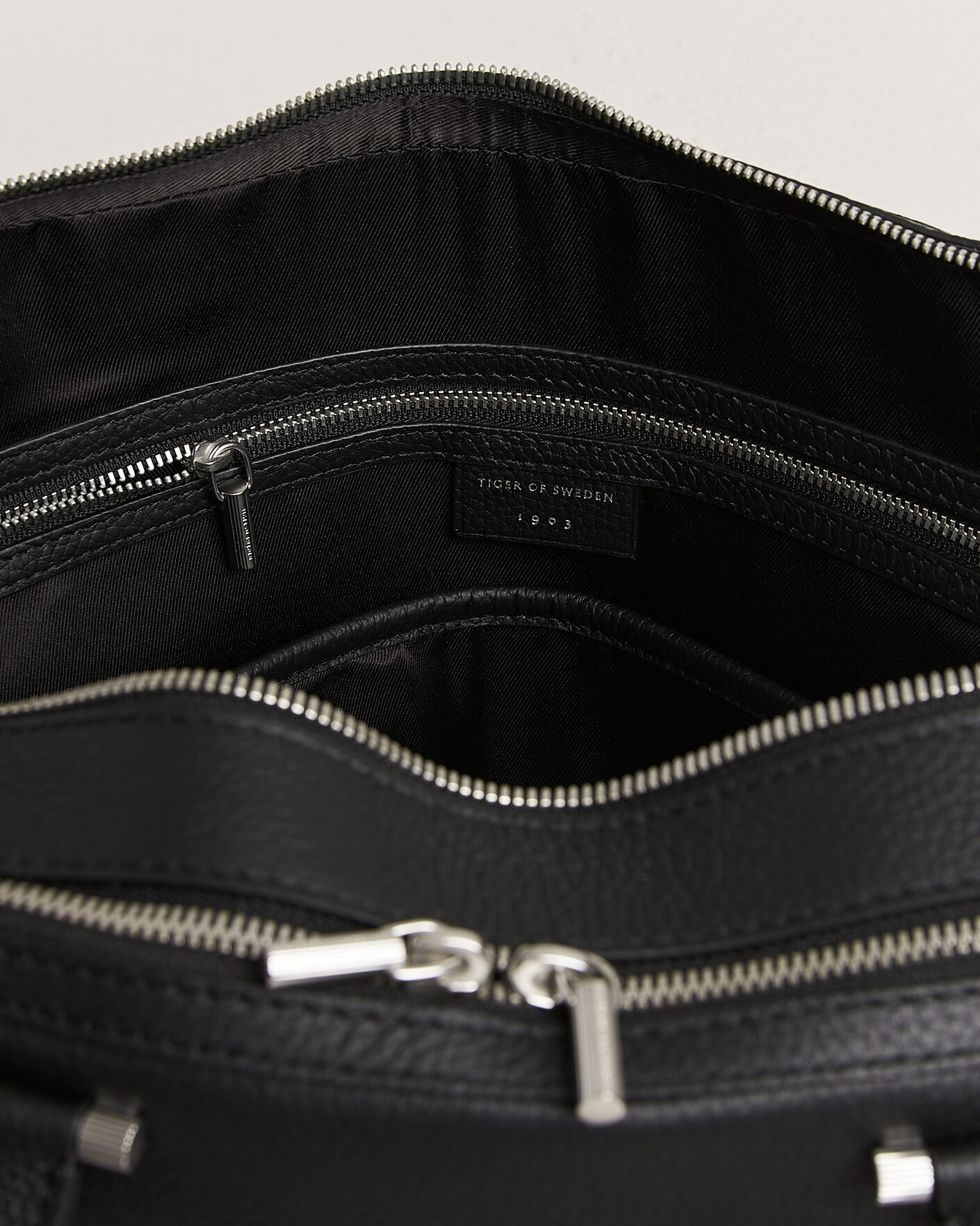 Herr | Väskor | Tiger of Sweden | Valise Grained Leather Double Zip Briefcase Black